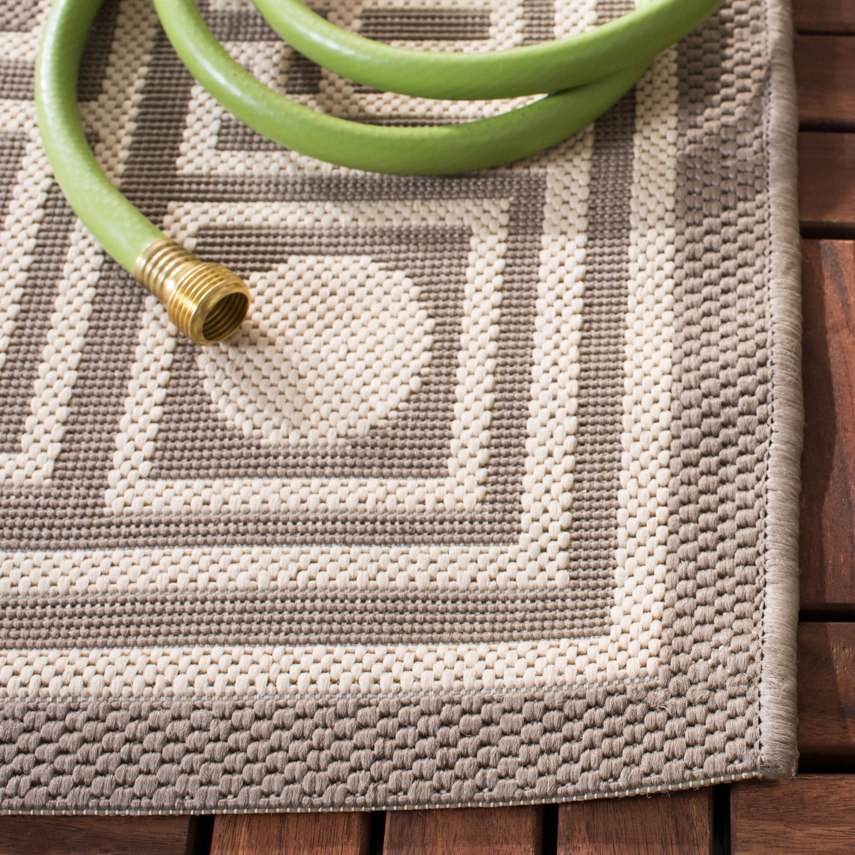 Safavieh Courtyard Chase Oriental Indoor/Outdoor Runner Rug (Dark Beige, 2 ft 3 in x 6 ft 7 in) 6fm7y