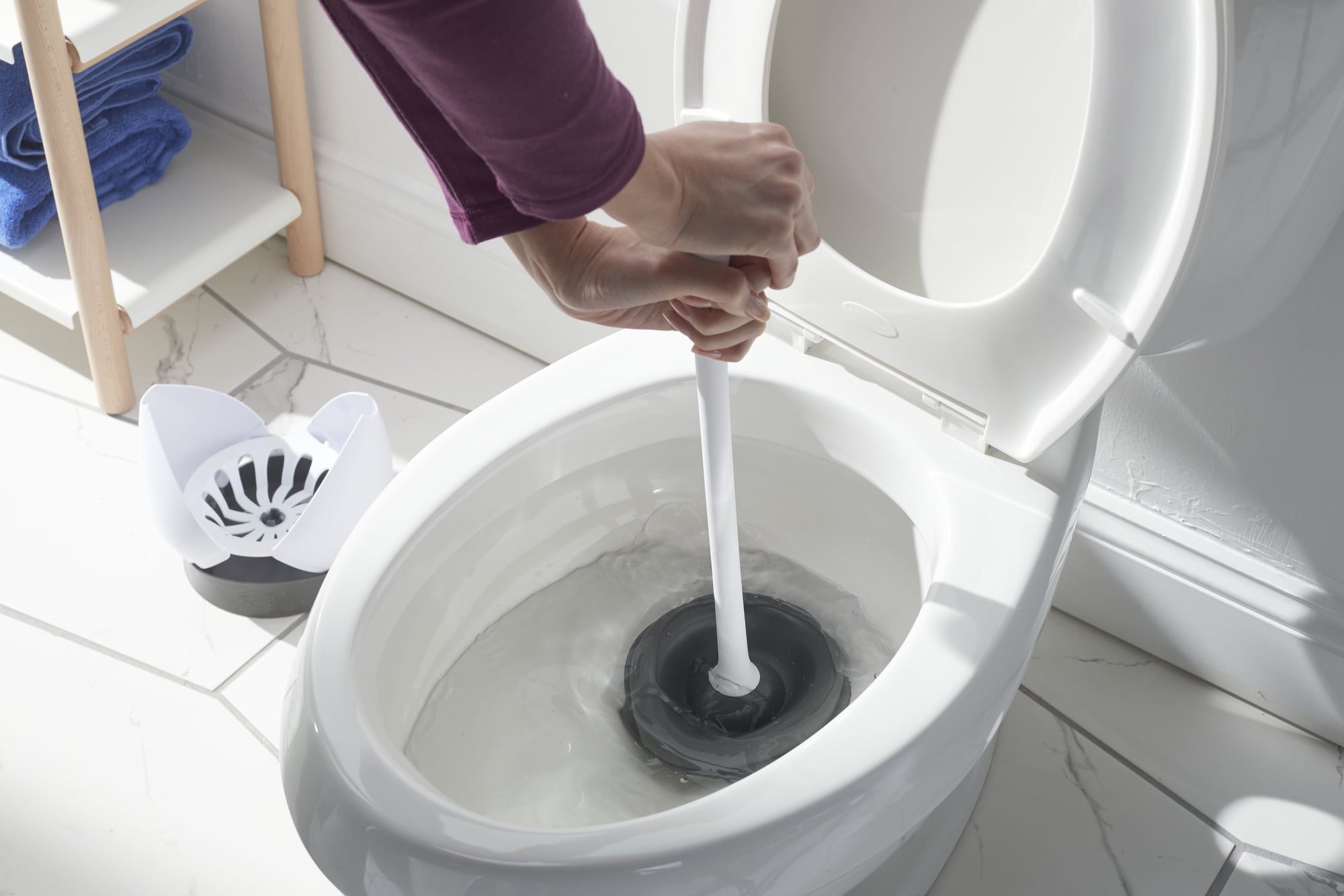 Clorox Hideaway Toilet Plunger with Caddy (White, 19.5 in) 2dmgj