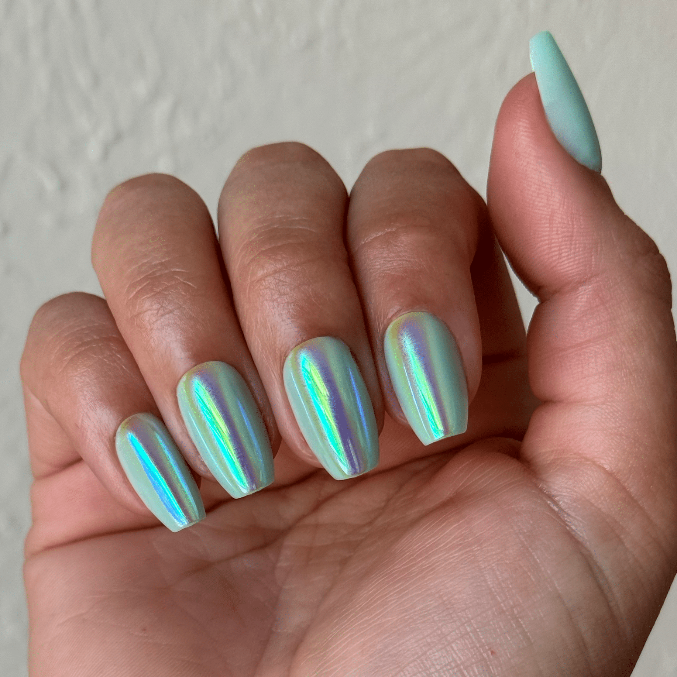 Olive & June Press-on Nails, Instant Mani Medium Coffin, Teal Glass Chrome (42 Pieces) cqa5u