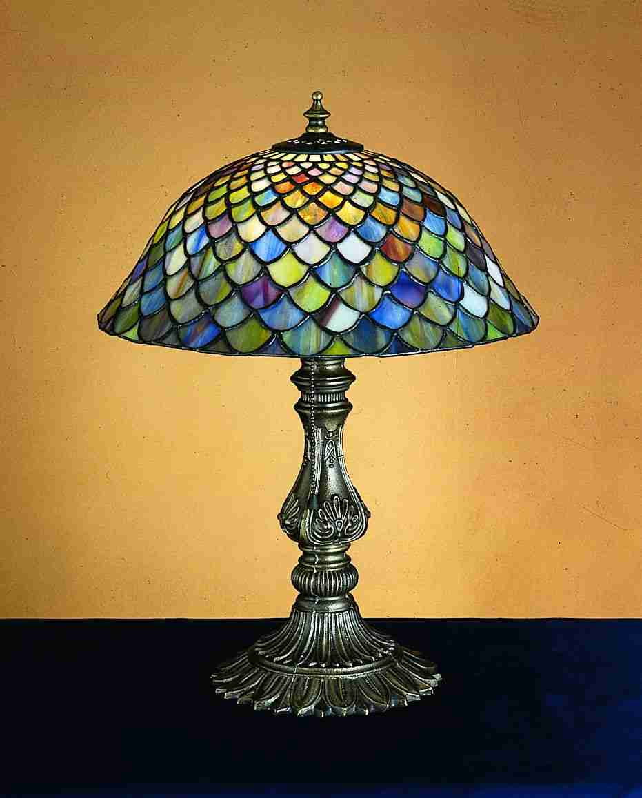 Meyda Tiffany Fishscale Accent Lamp Decorative Stained Glass Table Light (17 in) j0el9