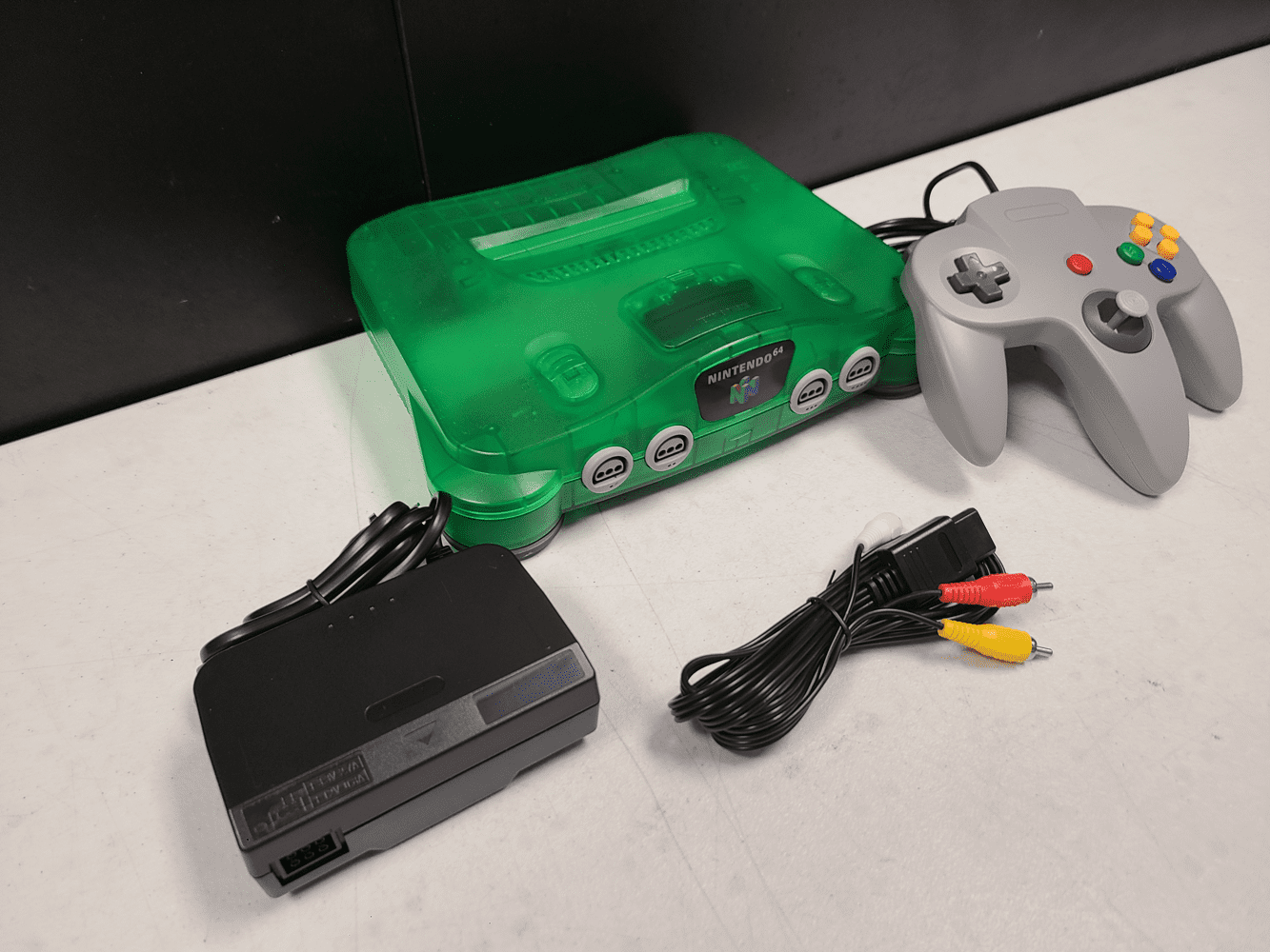 Nintendo 64 N64 Video Game Console with Matching Controller (Jungle Green) 4wx7c