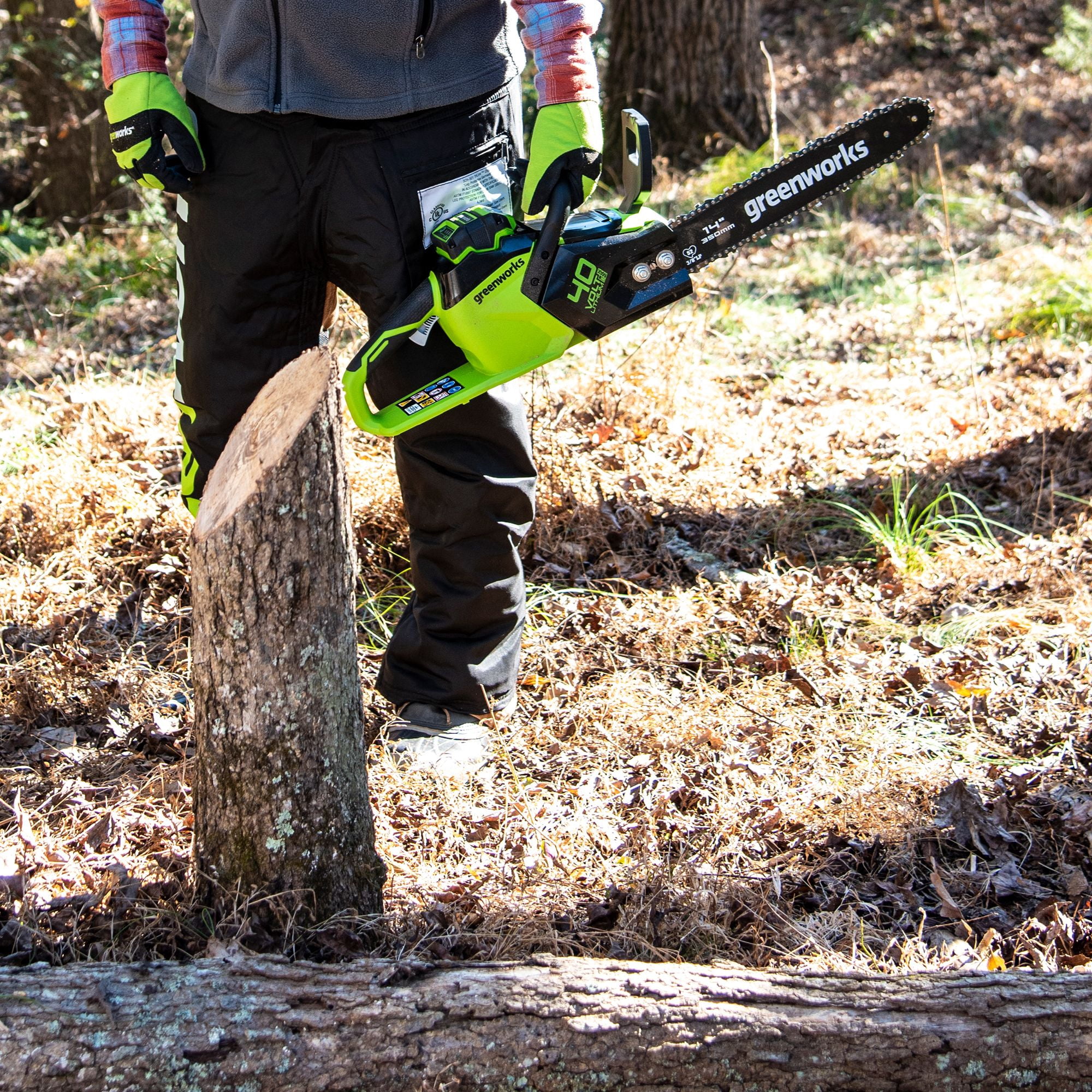 Greenworks 40V 14-inch Brushless Chainsaw Kit with 2.5 Ah Battery and Charger (Green, 14 in) 0sc9m