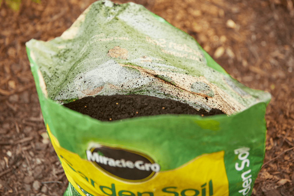 Miracle-Gro Garden Soil All Purpose, Nutrient-Rich Planting Mix for In-Ground Use (0.75 cu. ft.) r5ish