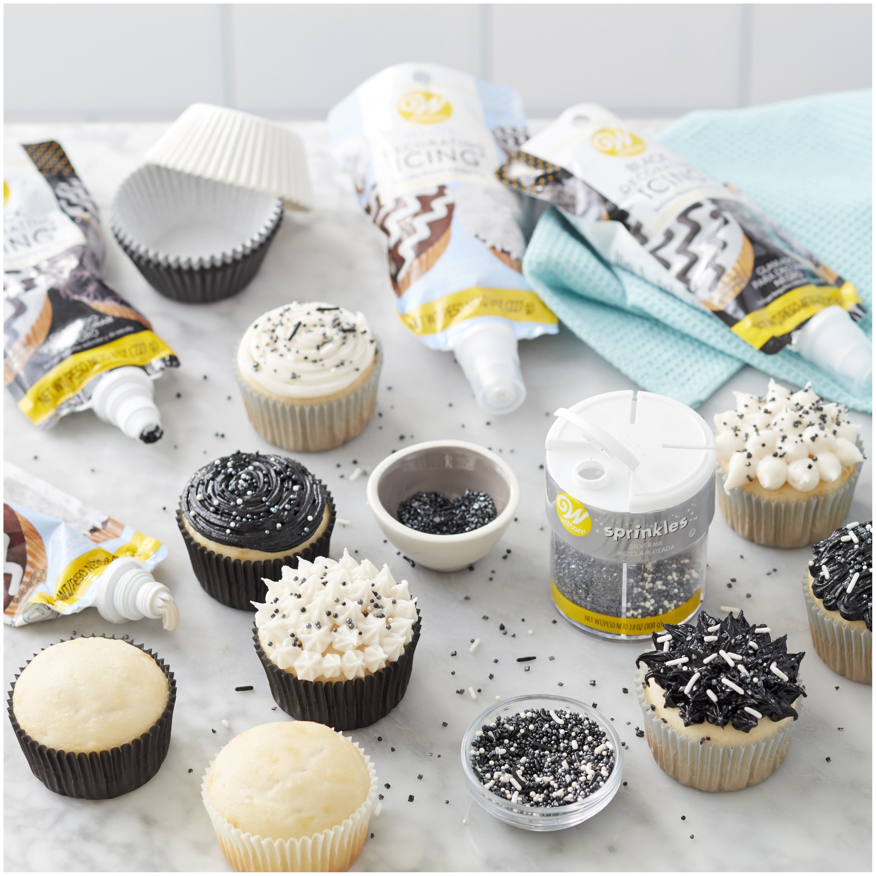 Wilton Black Buttercream Icing Pouch with Star and Round Tips (Black, 8 oz) qah5m - Image 7