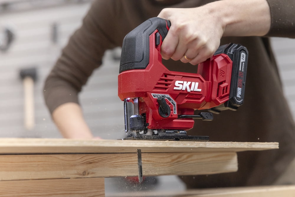 SKIL PWR CORE 20V Brushless Cordless Jigsaw Kit with 2.0Ah Battery and Charger (Red, 1 Kit) qbf0r