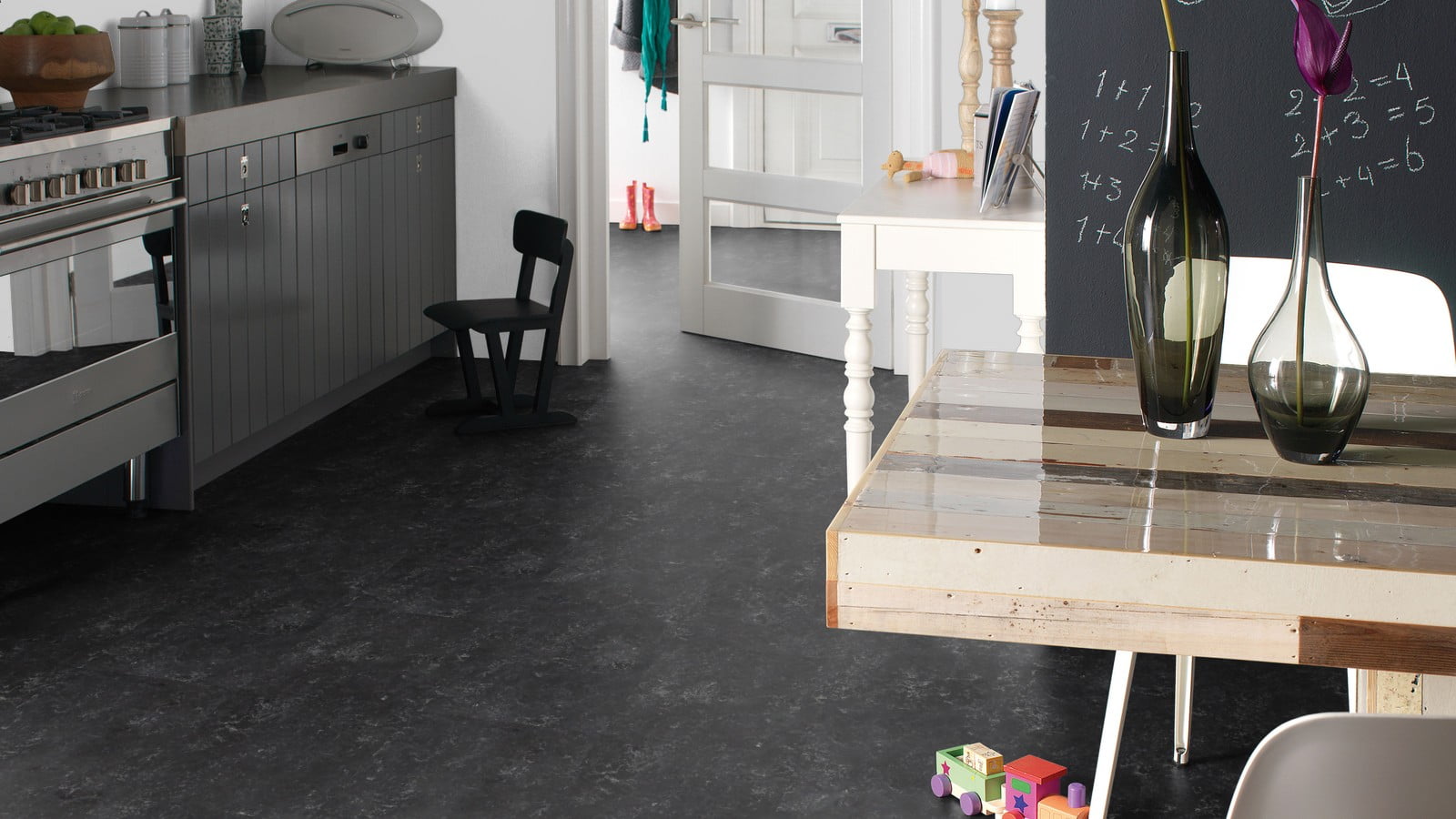 Forbo Flooring Marmoleum Cinch Loc Seal Laminate Plank (Black, 11.81 in x 35.43 in, 20.34 sq ft) p07lp