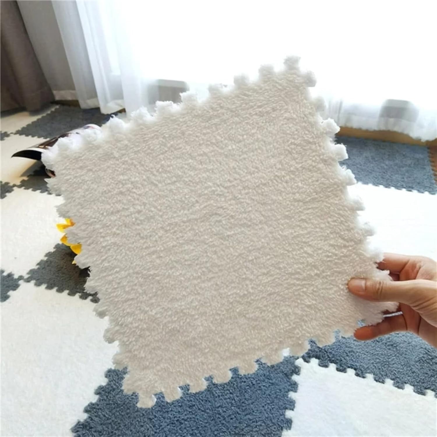 Umid Fluffy Plush Interlocking Foam Floor Mats, Soft Non-Slip Carpet Tiles for Playroom and Living Room (Grey and White, 10 Pack, 12x12 in) 4j42i