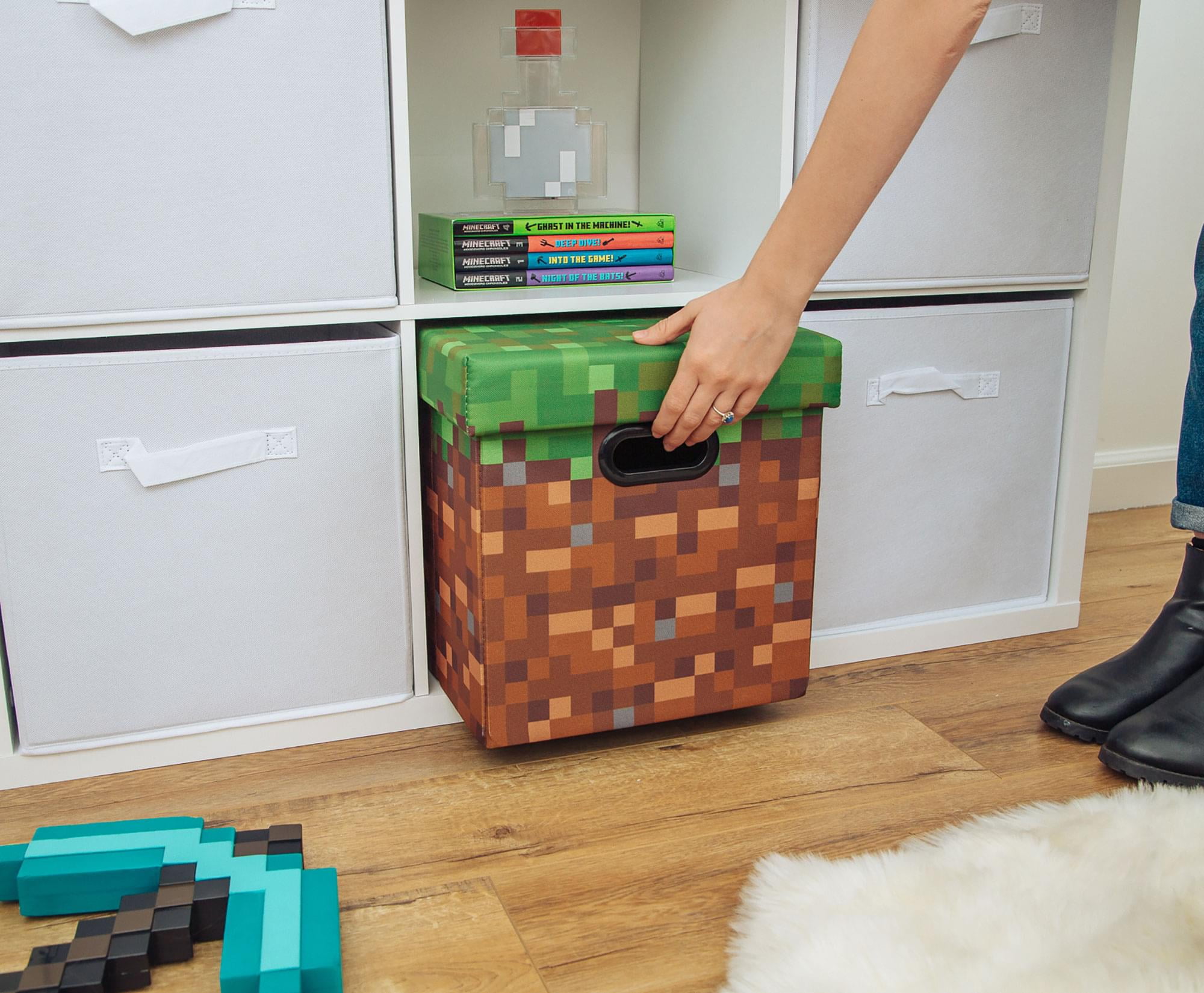 Minecraft Grassy Block Fabric Storage Bin Cube Organizer with Lid (Brown, 13 in) qmtn3
