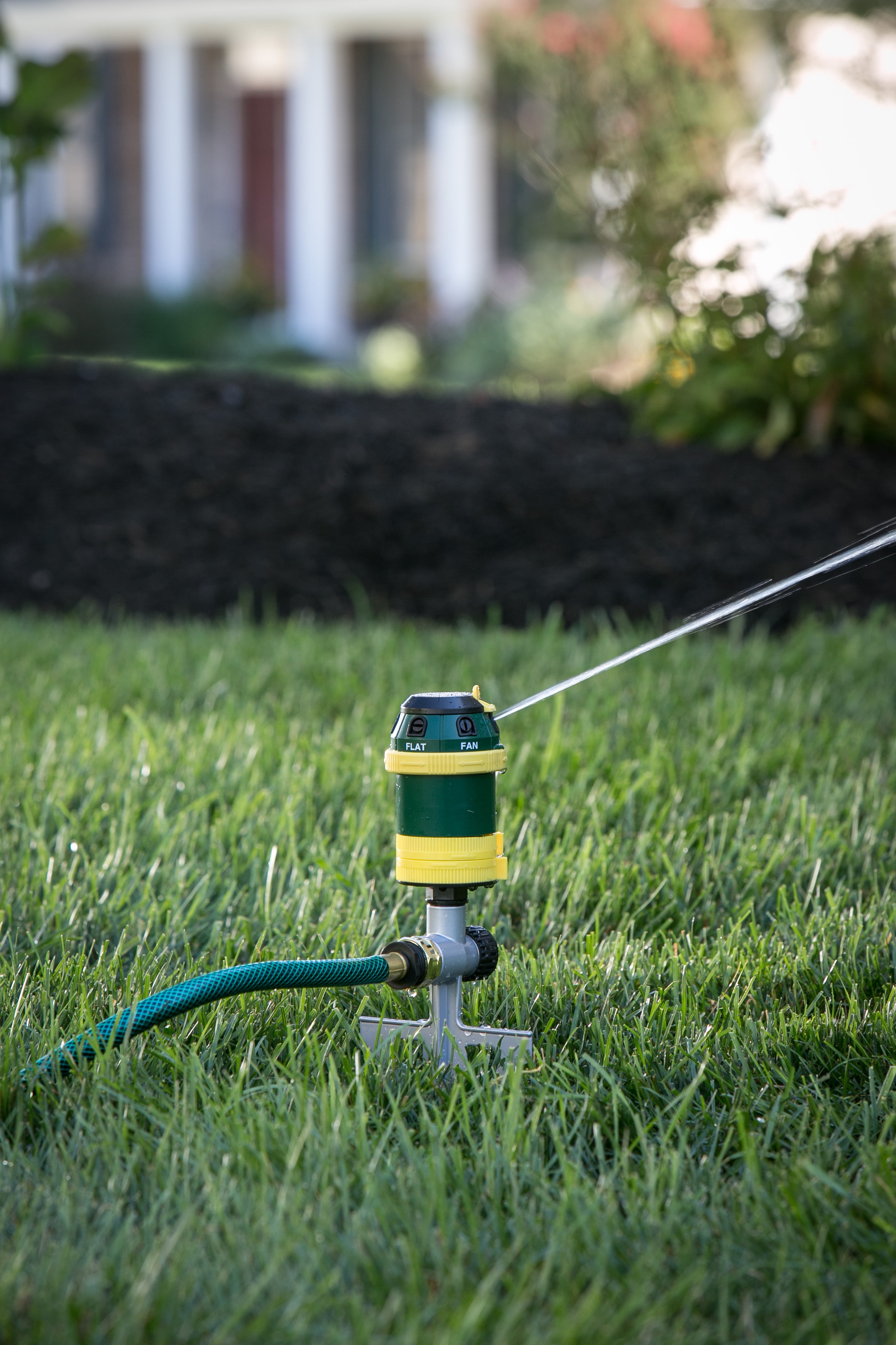 Melnor 6-Pattern Rotary Sprinkler with Metal Step Spike (70 ft Diameter Coverage) 1w7iy
