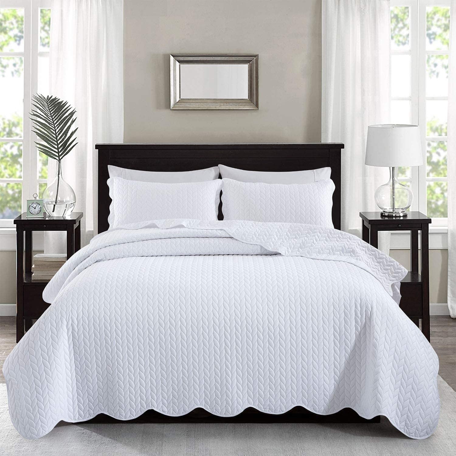 Imperial Rooms Chevron Pattern Reversible Quilt Set, Soft Microfiber Bedspread with Pillow Shams (White, Twin Size) rtoc2