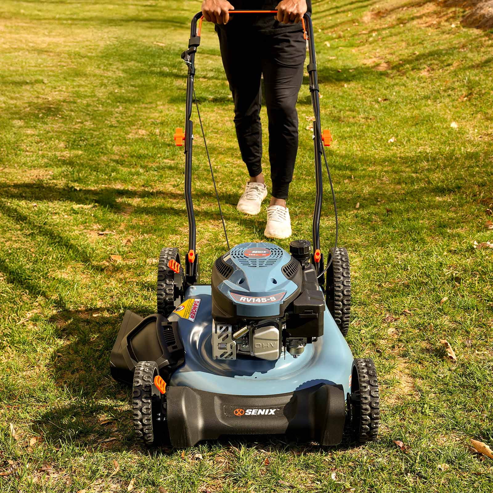 Senix 21 in Gas Lawn Mower, 144cc 4-Cycle Engine, 2-in-1 Mulching and Side Discharge, 6 Adjustable Heights yb2jx