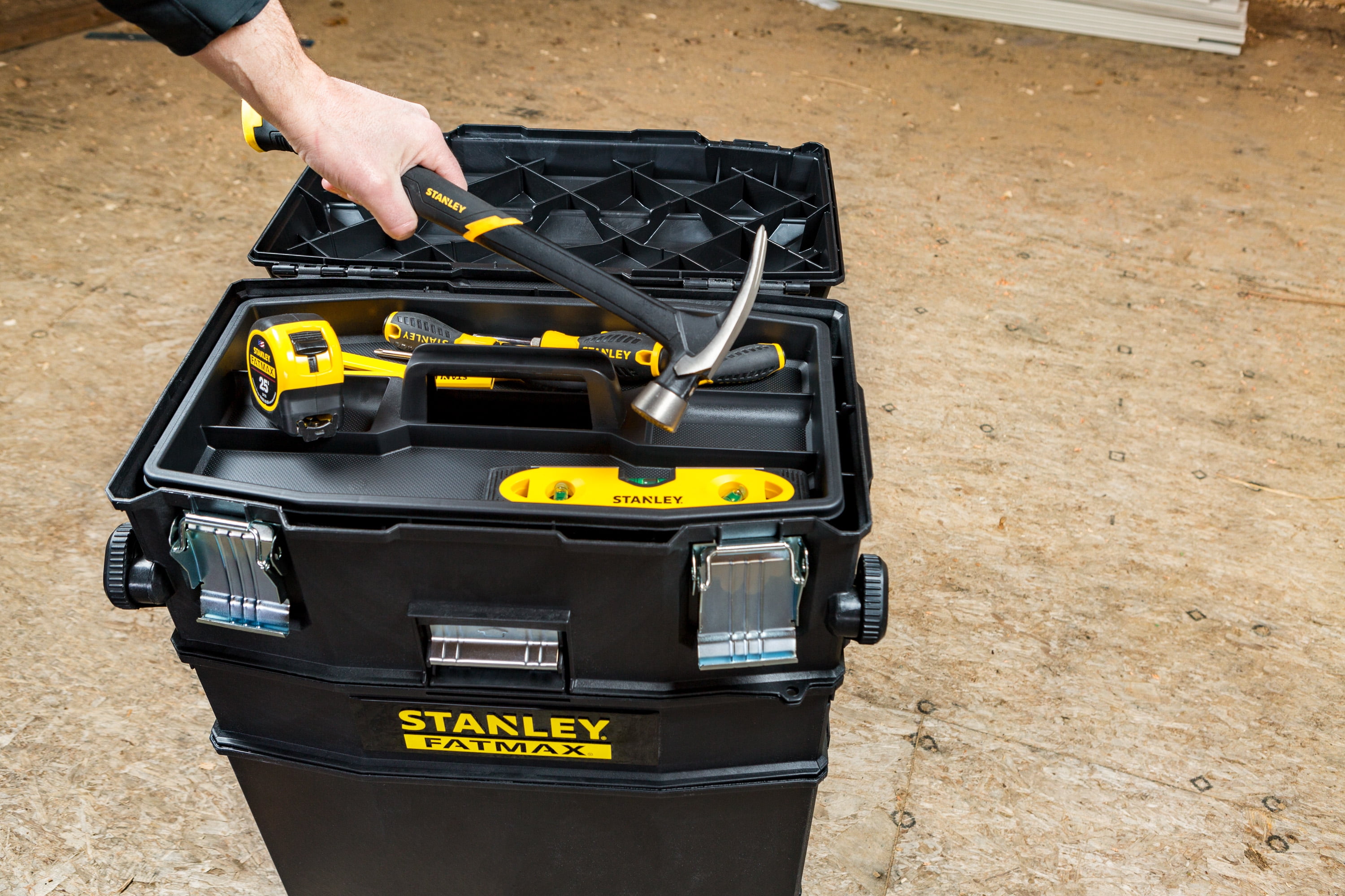 STANLEY FatMax 4-in-1 Mobile Work Station, Heavy-Duty Rolling Tool Box with Telescopic Handle (24.8 in. H x 16.2 in. W x 21.6 in. L) gegq5