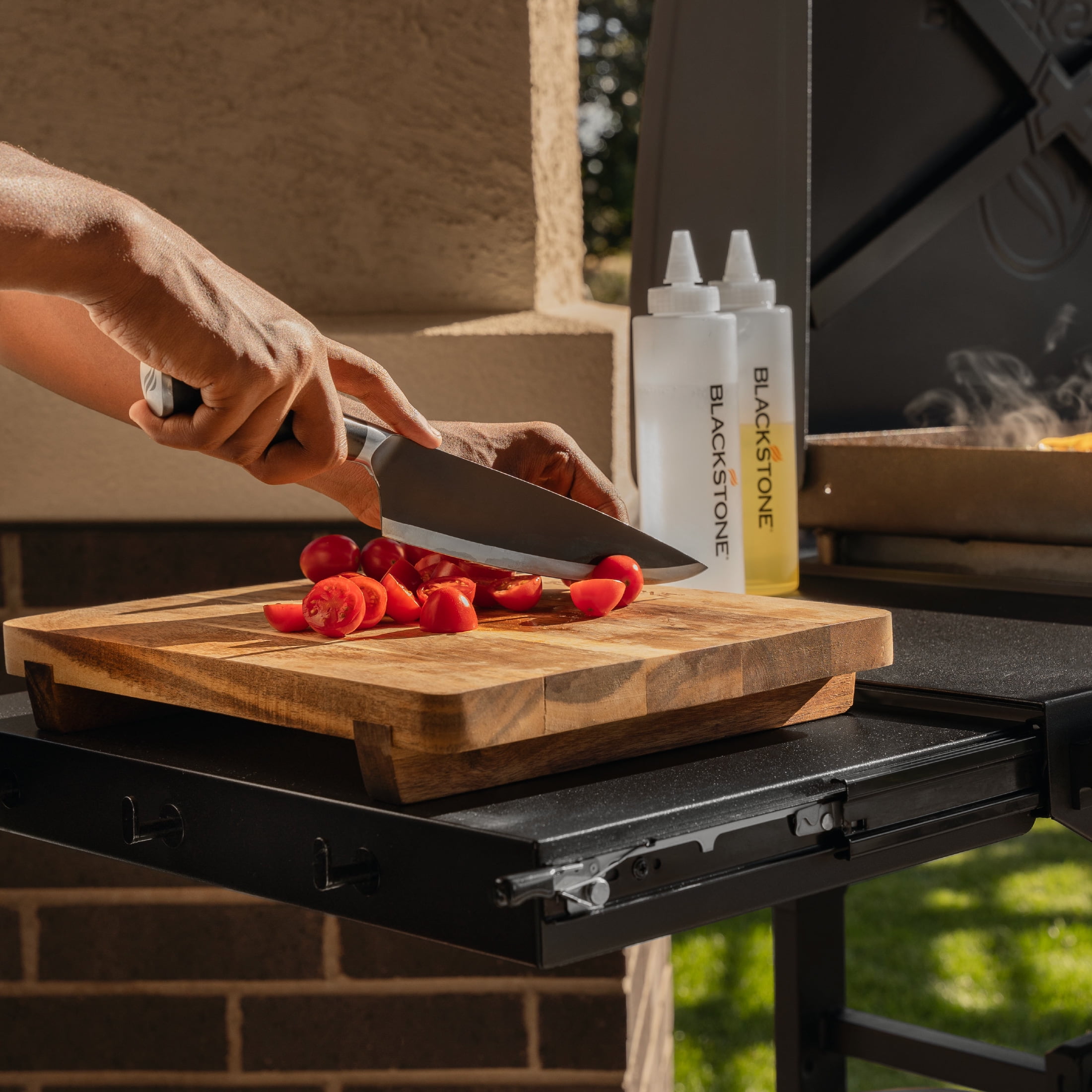 Blackstone Iron Forged 4-Burner Liquid Propane Outdoor Griddle with Hood (Black, 36 in) 46574