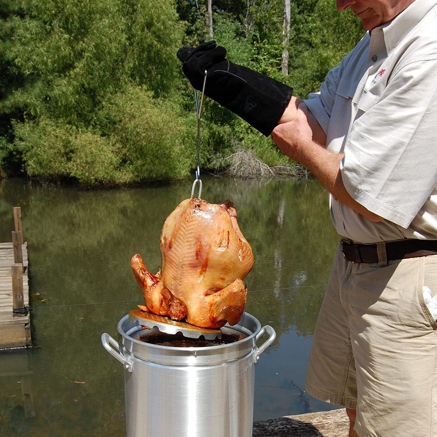 Bayou Classic Stainless Steel Turkey Fryer Kit with Stockpot and Accessories (44 qt) 7ujee