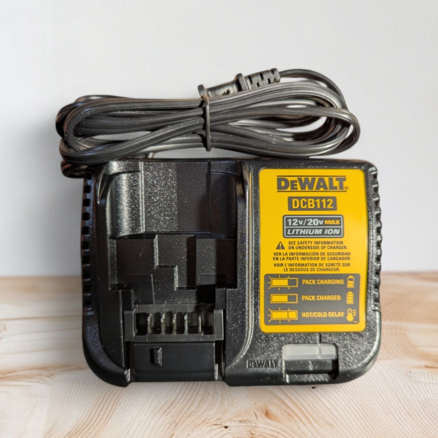 DEWALT ATOMIC 20V MAX Brushless 2-Tool Combo Kit (DCK225D2) with Compact Drill/Driver and Impact Driver (2 Batteries, Charger, and Bag) iv6d3