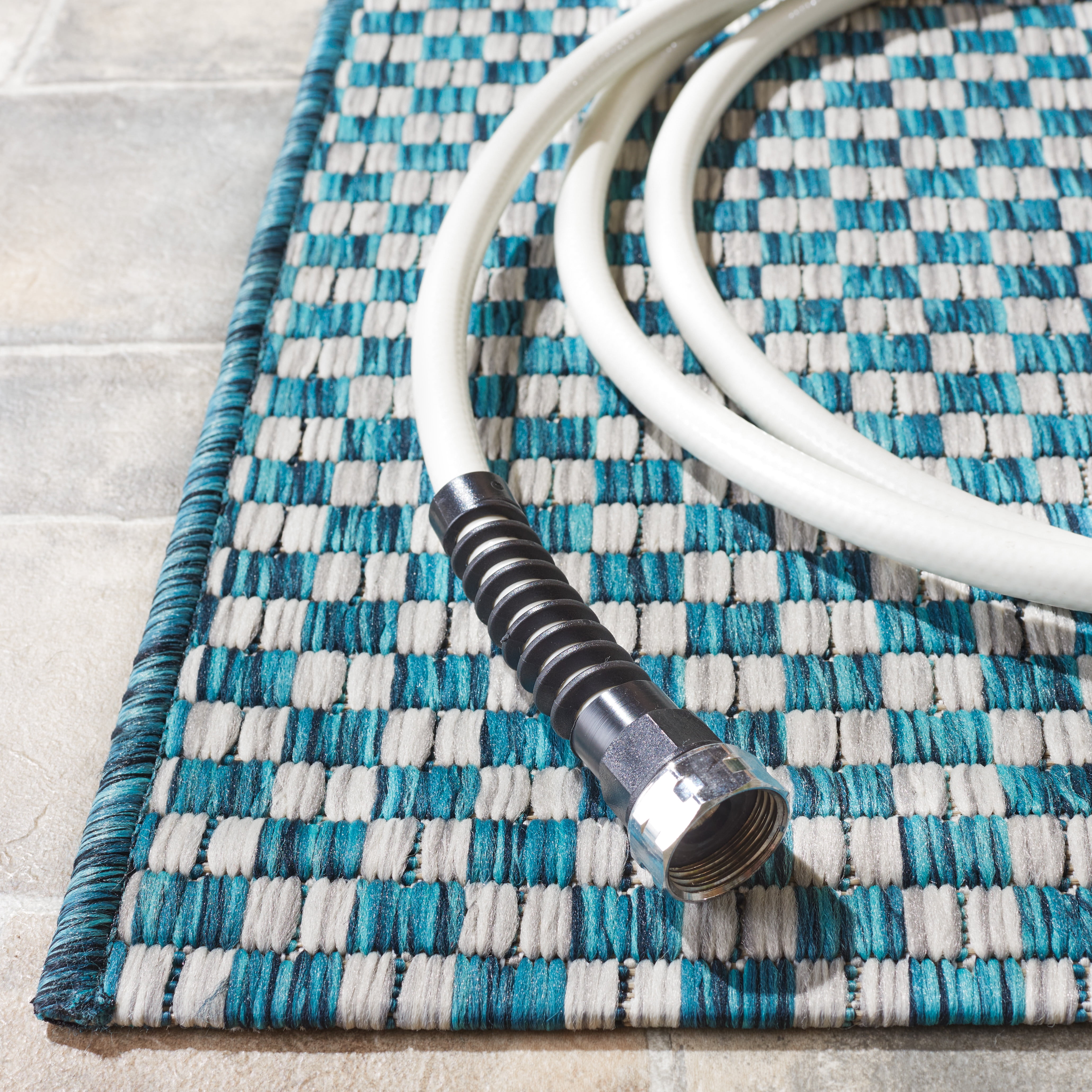Safavieh Courtyard Blair Checkered Indoor/Outdoor Area Rug (Turquoise/Light Grey, 2 ft x 3.58 ft) d9t69