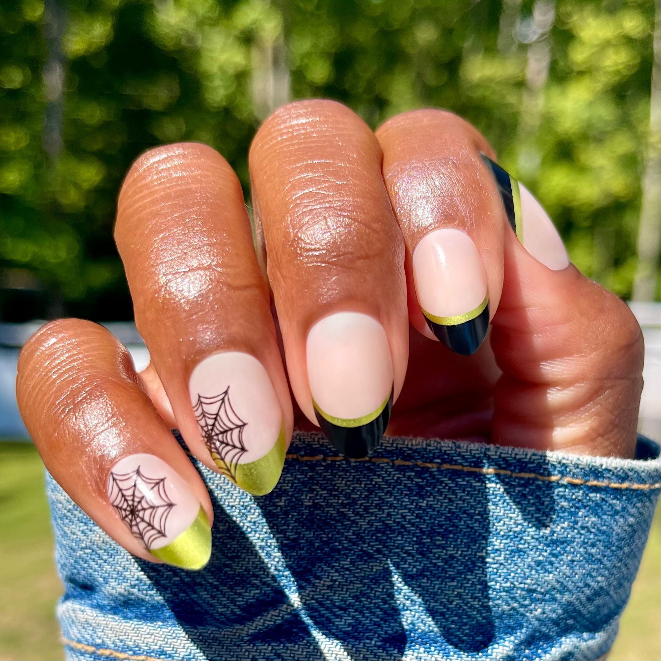 Olive & June Instant Mani Press-on Nails, Medium Almond Shape, Creepy Cobweb French (42 Pieces) 2kbck