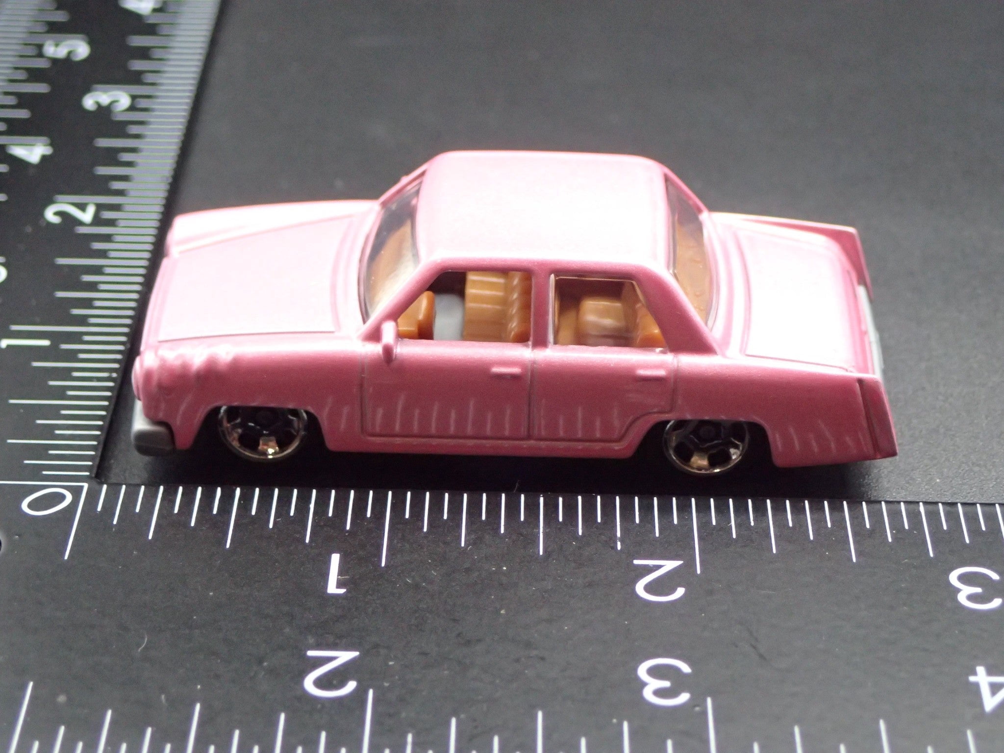 Hot Wheels 1973 Plymouth Valiant Simpsons Family Car Diecast Model (Pink, 1/64 Scale) nozbs