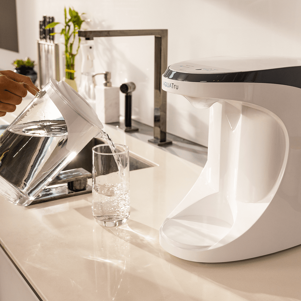 AquaTru Carafe Smart Countertop Water Purifier System, 4-Stage Reverse Osmosis Filtration (White, 14x7.5x13 in.) h7ibm