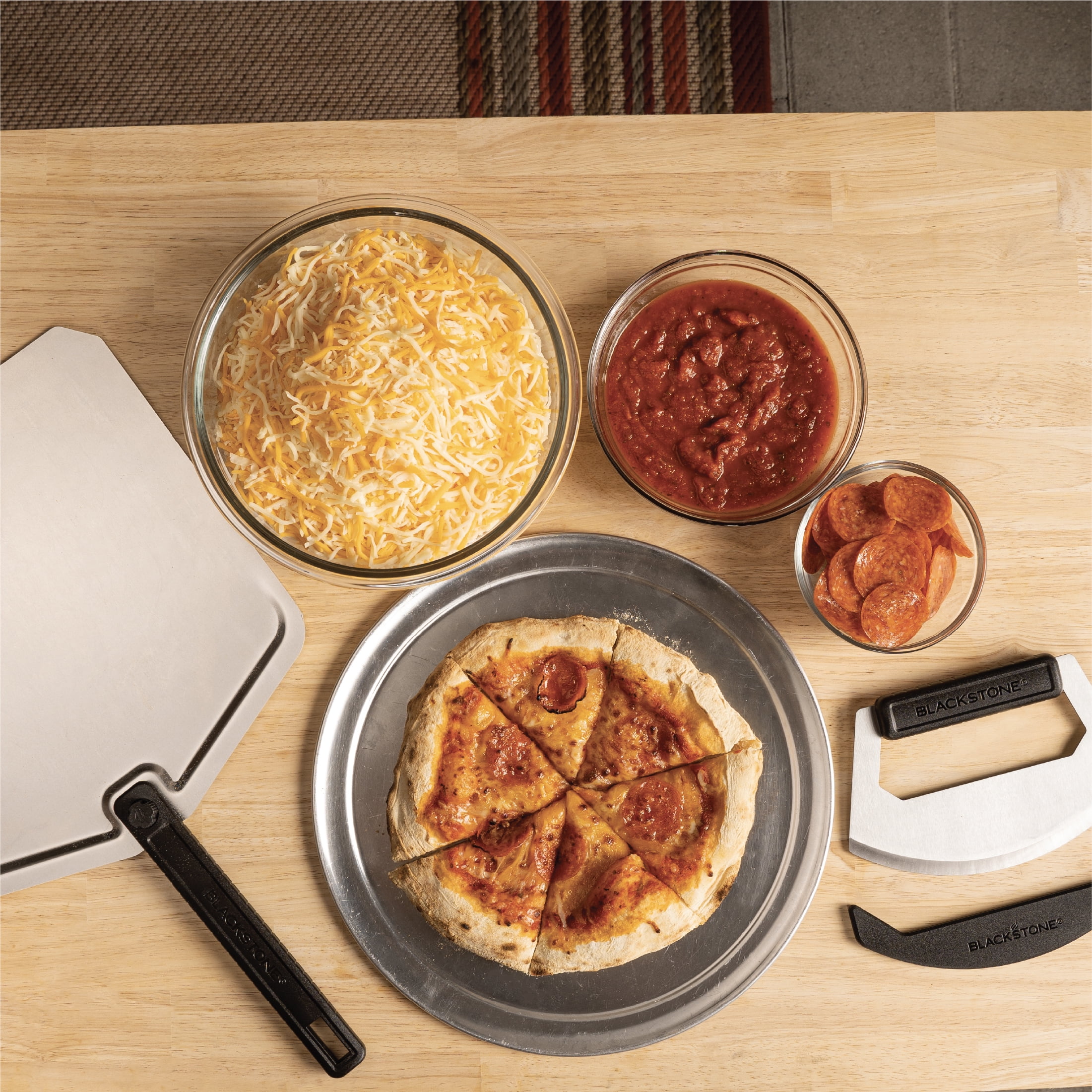 Blackstone Pizza Oven Accessory Kit with Aluminum Tray, Foldable Peel, and Cutter (Silver, 3-Piece) 4owcx - Image 2