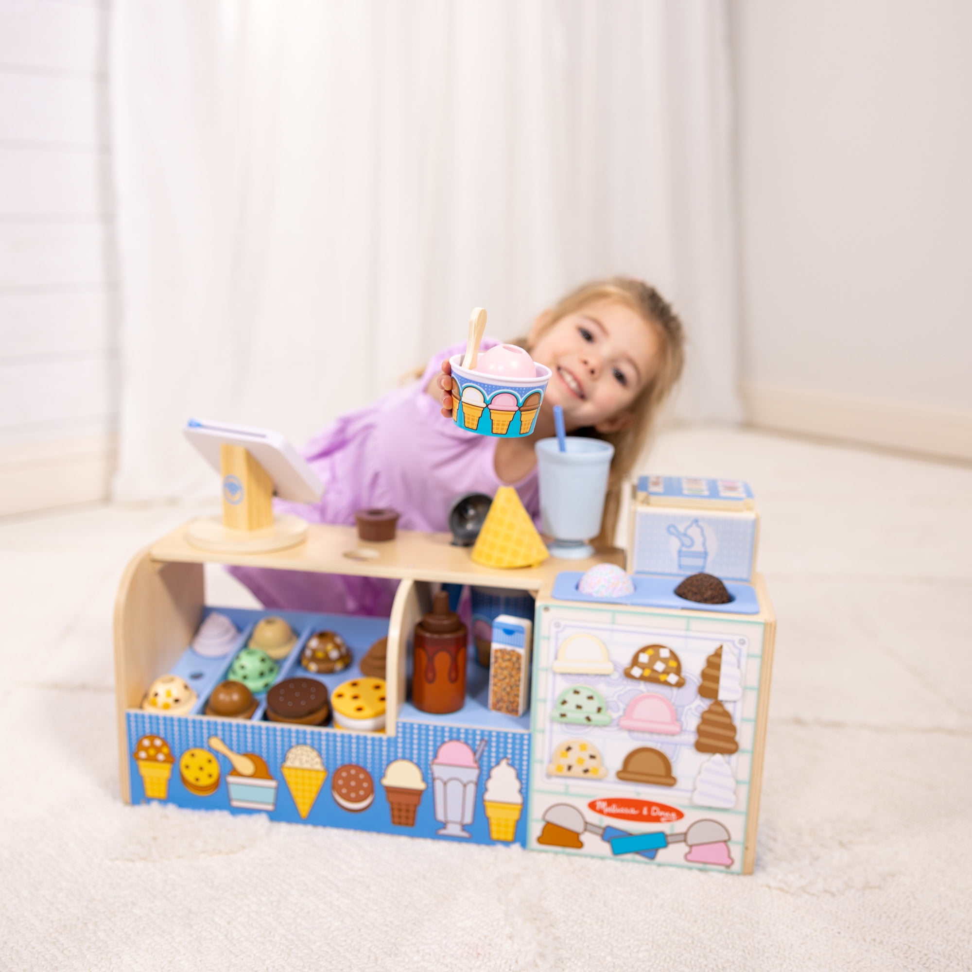 Melissa & Doug Cool Scoops Ice Creamery Wooden Play Counter with Pretend Food Set (15 in x 10 in x 8 in) emb42