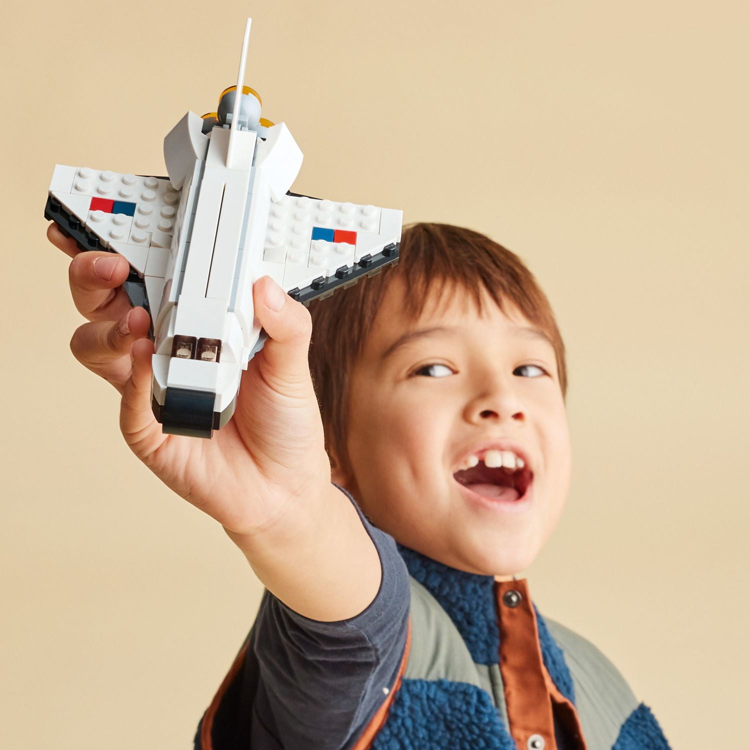 LEGO Creator 3-in-1 Space Shuttle Building Set, Creative STEM Toy for Kids, 3-in-1 Model Kit (144 Pieces) 2toc8