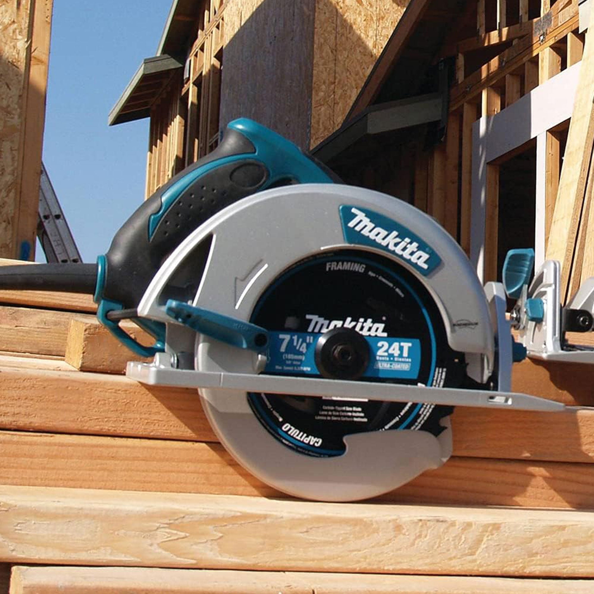 Makita 7-1/4 in Magnesium Circular Saw Heavy-duty Professional Power Tool (Black, 10.6 lb) cg6ld