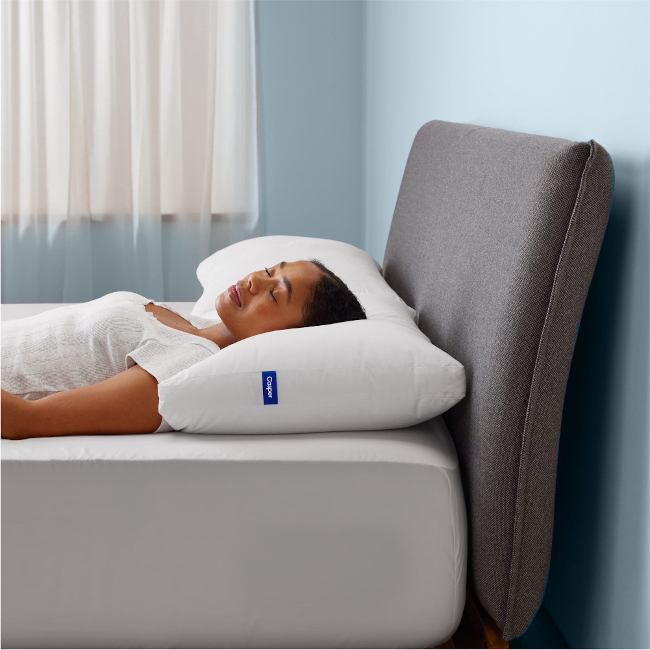 Casper Sleep Essential Pillow, Breathable Down Alternative Support (White, Standard) 4yk5k