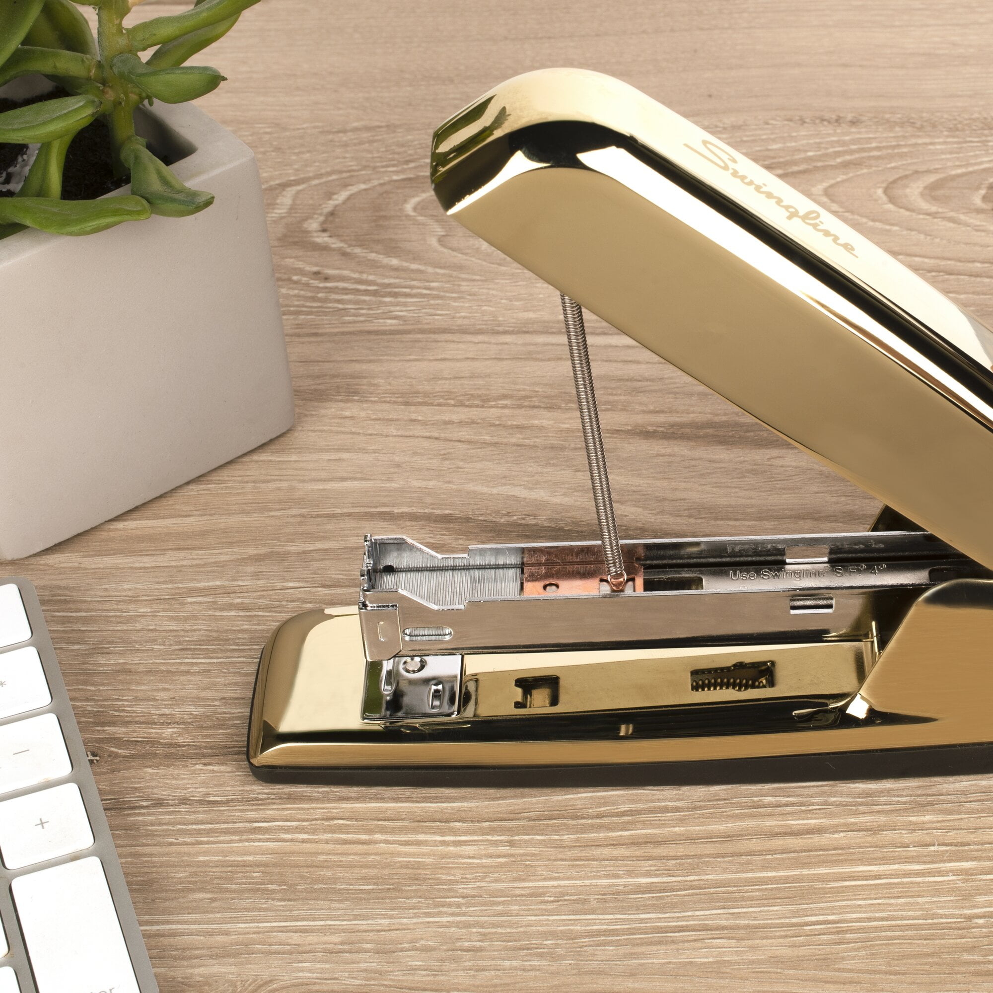 Swingline 747 Business Desktop Stapler (Gold Metallic, 30 Sheet Capacity) bancy