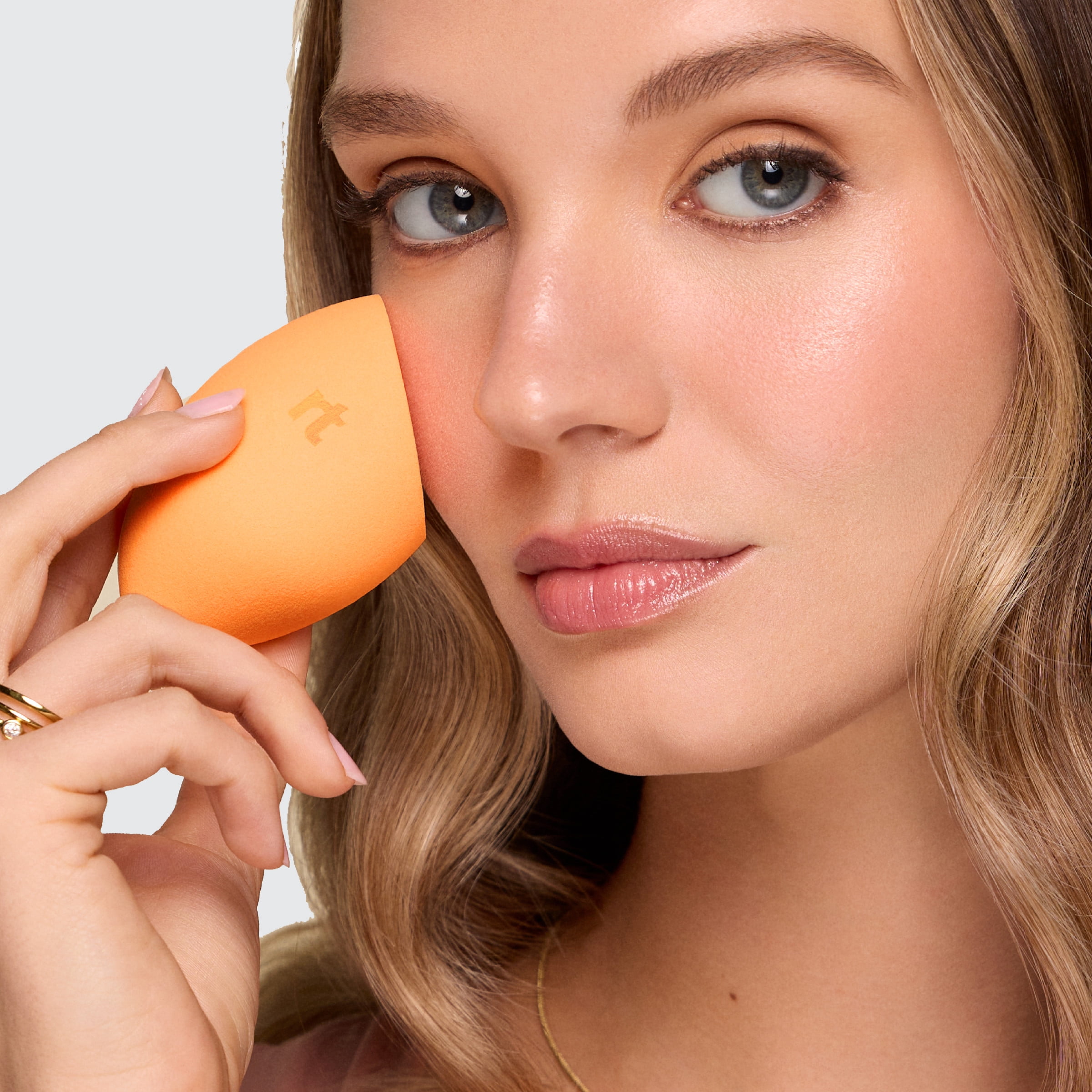 Real Techniques Miracle Complexion Sponge, Makeup Blending Tool for Liquid and Cream Foundation (Orange, 1 Count) jdmnr