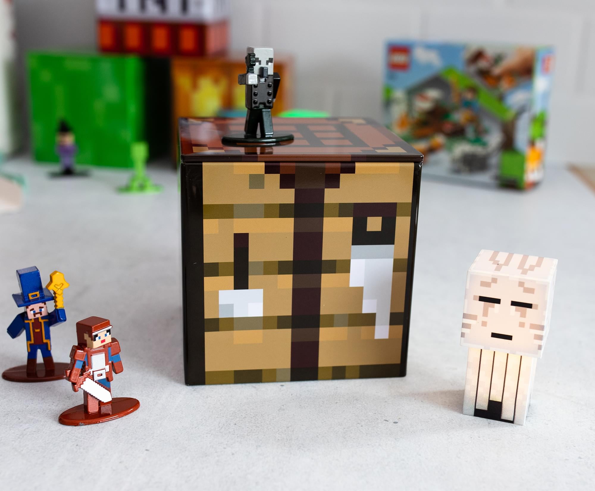 Minecraft Crafting Table Metal Storage Box Organizer with Lid (Brown, 4 in) boezd
