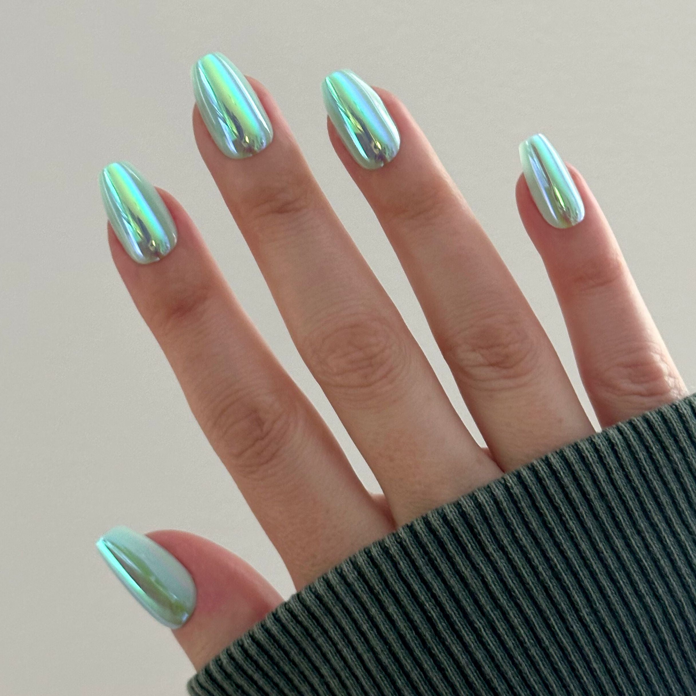 Olive & June Press-on Nails, Instant Mani Medium Coffin, Teal Glass Chrome (42 Pieces) cqa5u