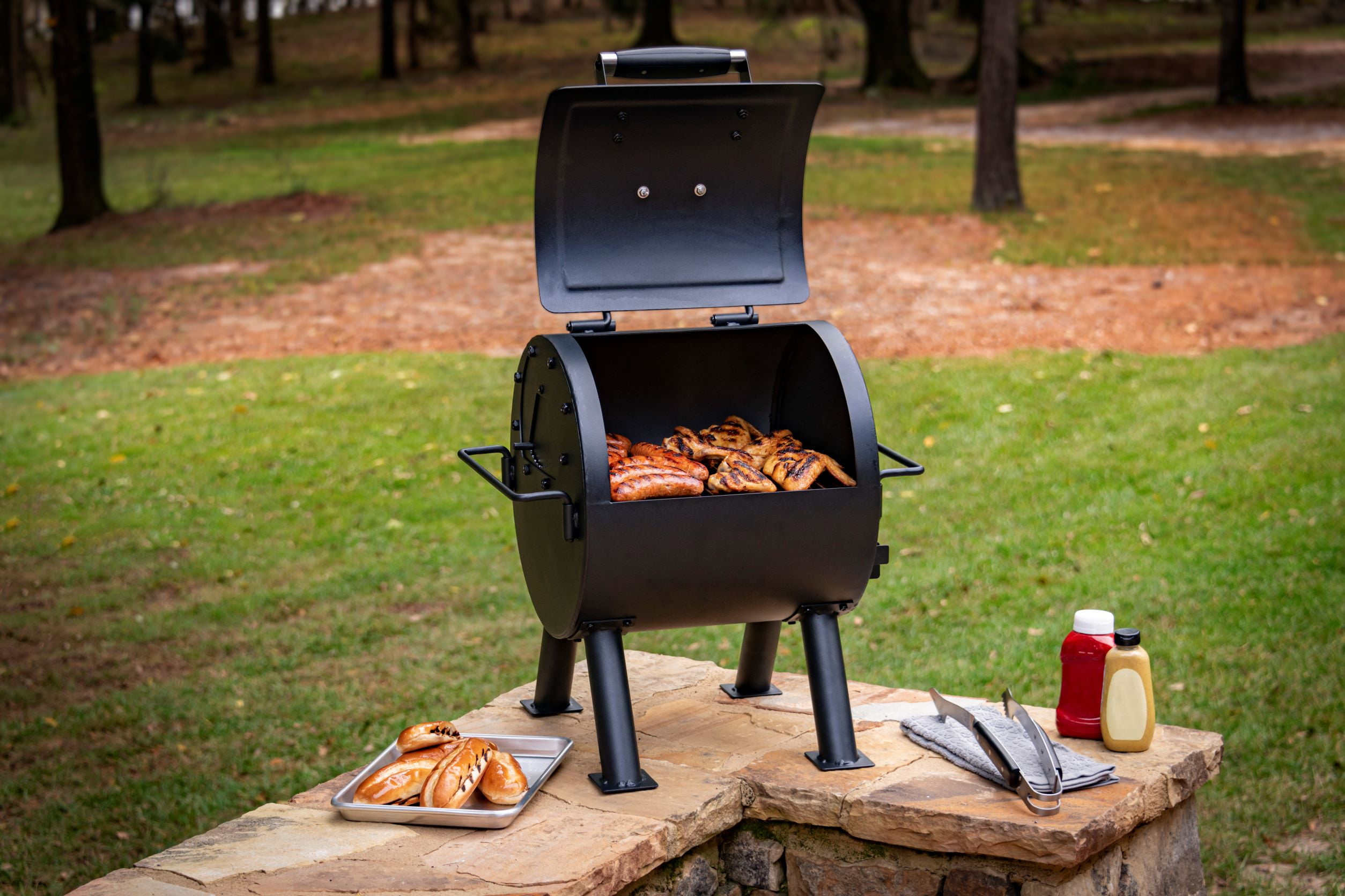 Oklahoma Joe’s Hitch Portable Charcoal Grill, Heavy-Duty Offset Smoker Attachment (Black, 220 sq in) jmzxh