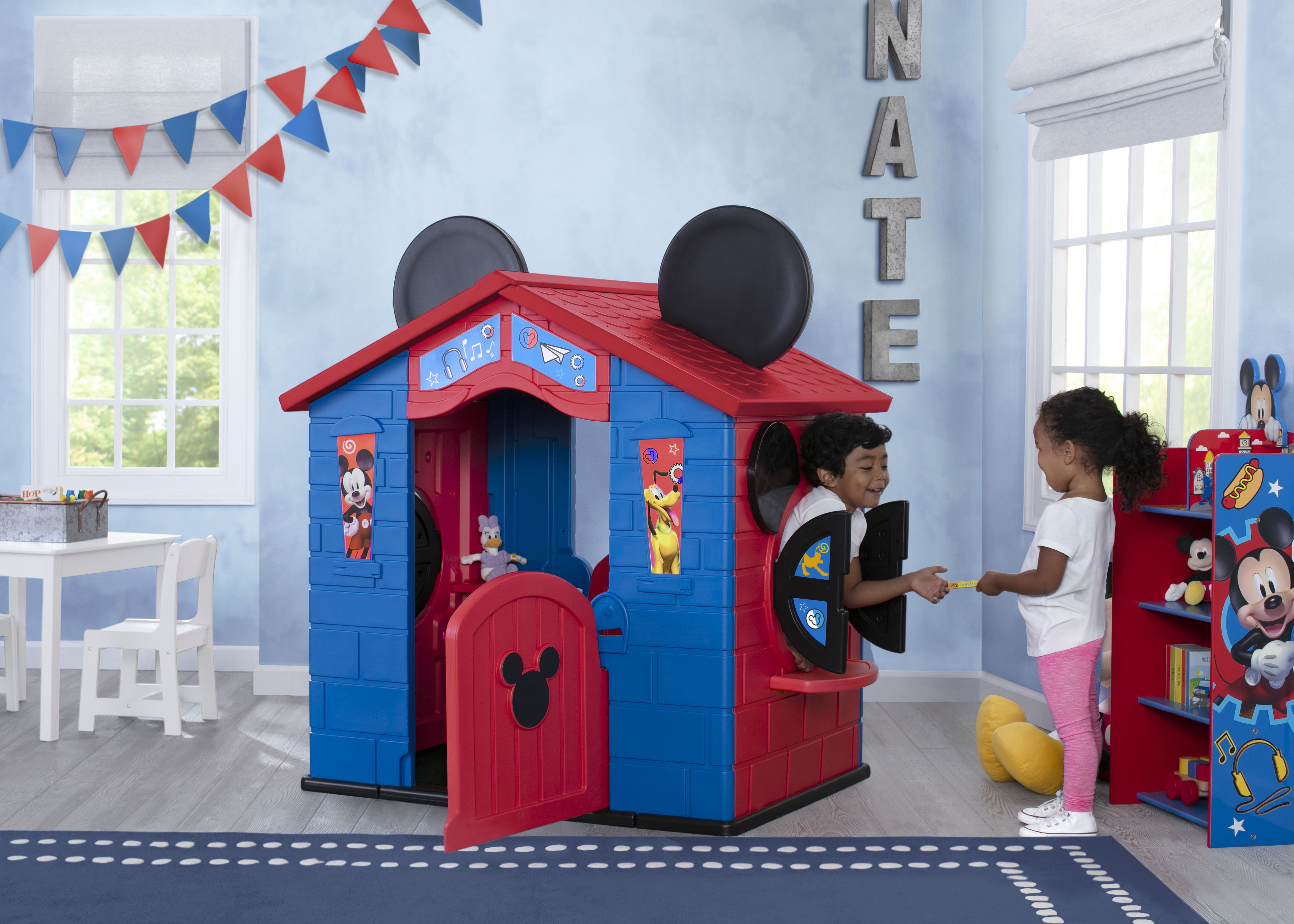 Delta Children Disney Mickey Mouse Plastic Playhouse for Indoor and Outdoor Play (52.9 in x 35 in x 54 in) dif7d