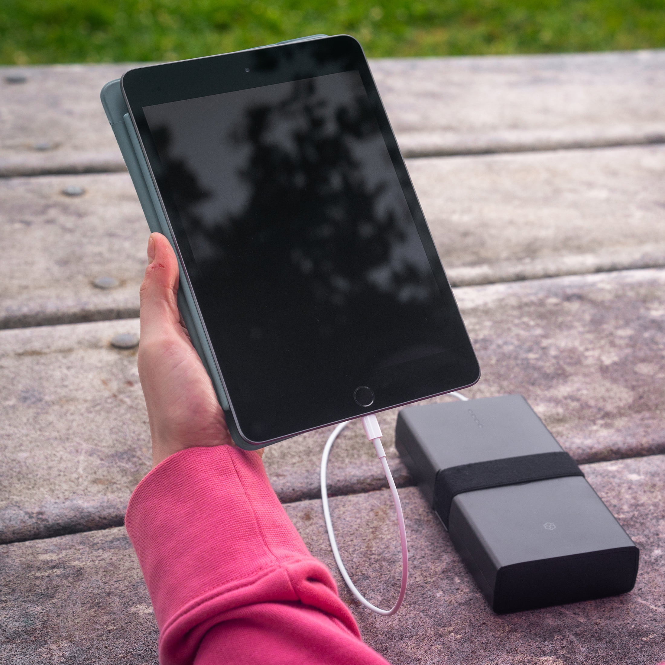 YADA Power Bank Pro Car Battery Jump Starter and Portable Charger (Black, 10000 mAh) vtajg