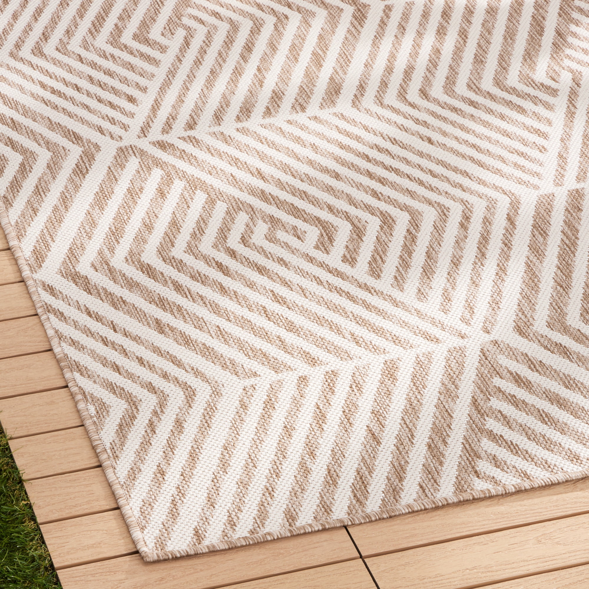 Nicole Miller New York Patio Country Ombre Geo Indoor Outdoor Area Rug (Beige/Cream, 3 ft 11 in x 5 ft 2 in) k6d80