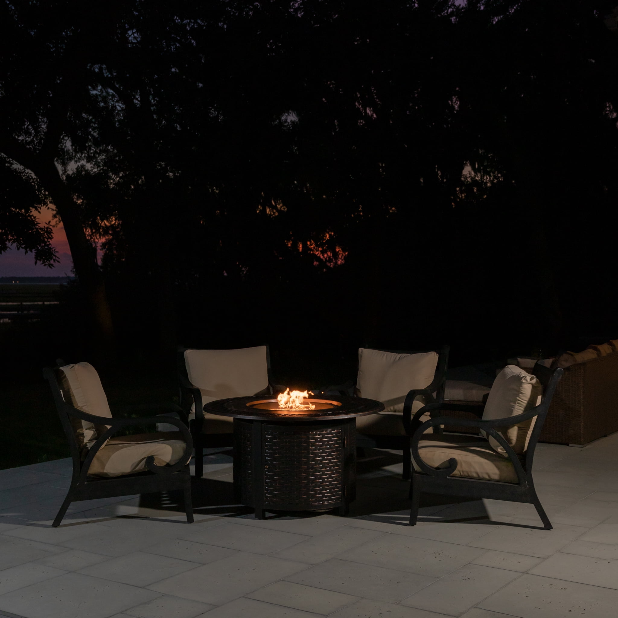 Fire Sense Aluminum Gas Fire Pit Table with Lid and Cover (Antique Bronze, 44 in) g9kz6