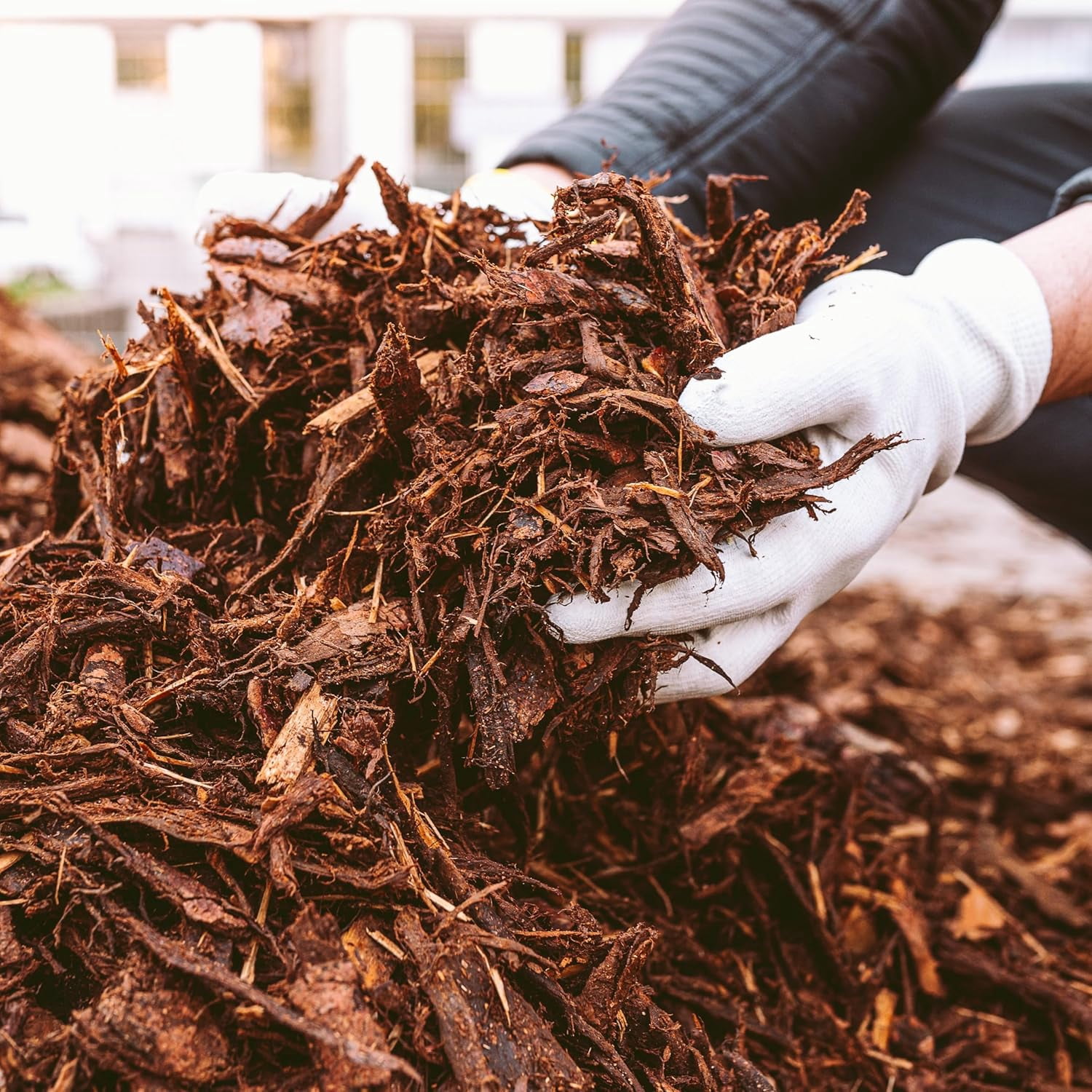 ZCXP Premium Brown Wood Mulch for Garden Beds and Potted Plants (Brown, 1 cu ft) qwuyt