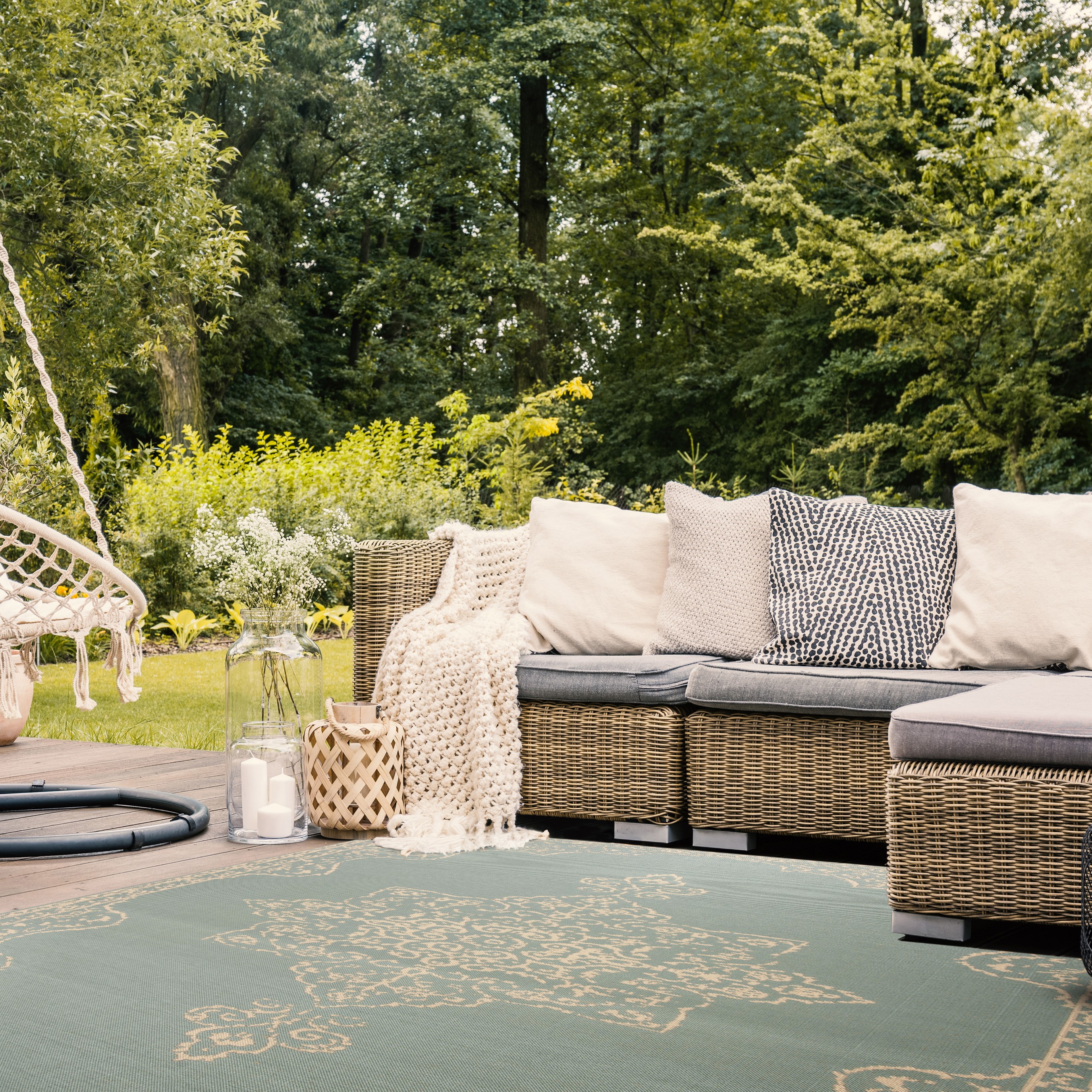 Safavieh Beach House Janine Medallion Indoor/Outdoor Area Rug (Cream/Aqua, 2 ft 2 in x 4 ft) 07w0e
