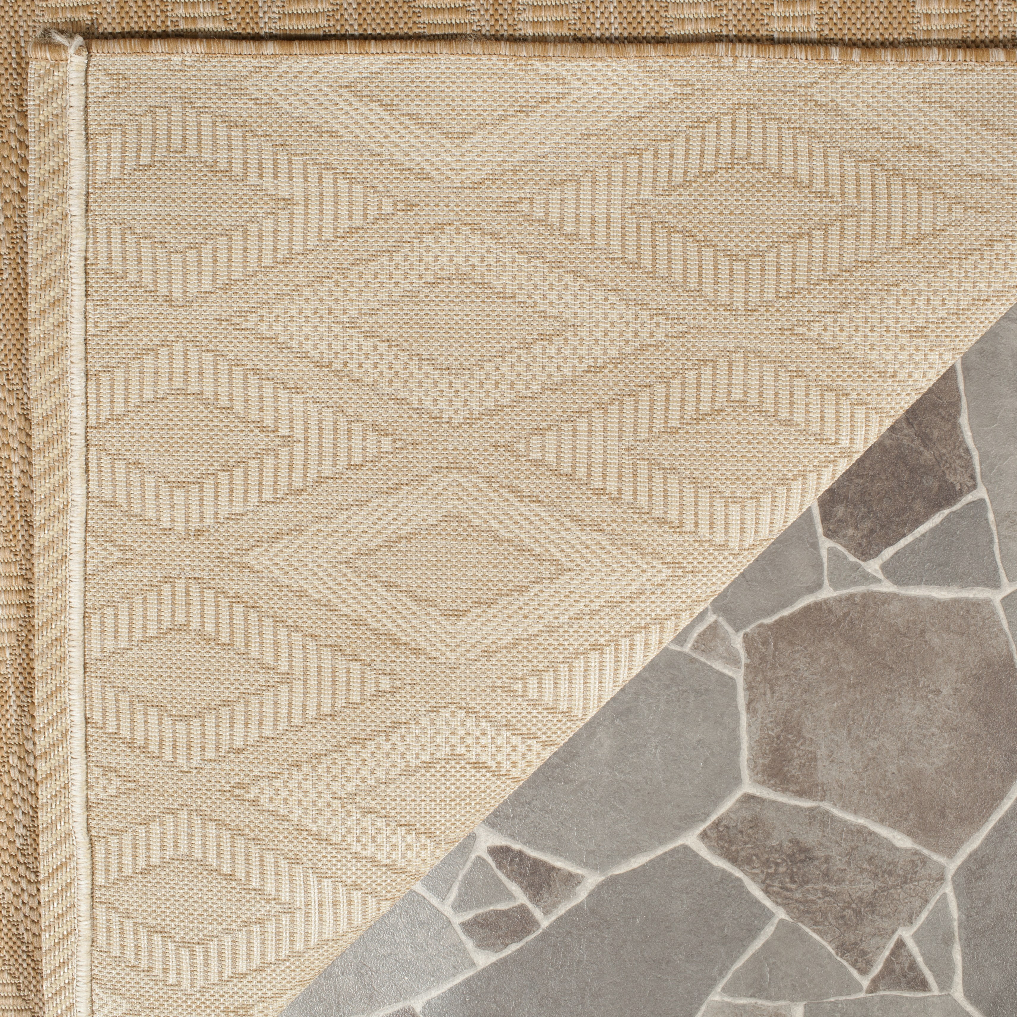 Safavieh Courtyard Teodor Geometric Indoor/Outdoor Area Rug (Natural, 5 ft 3 in x 7 ft 7 in) zmiux
