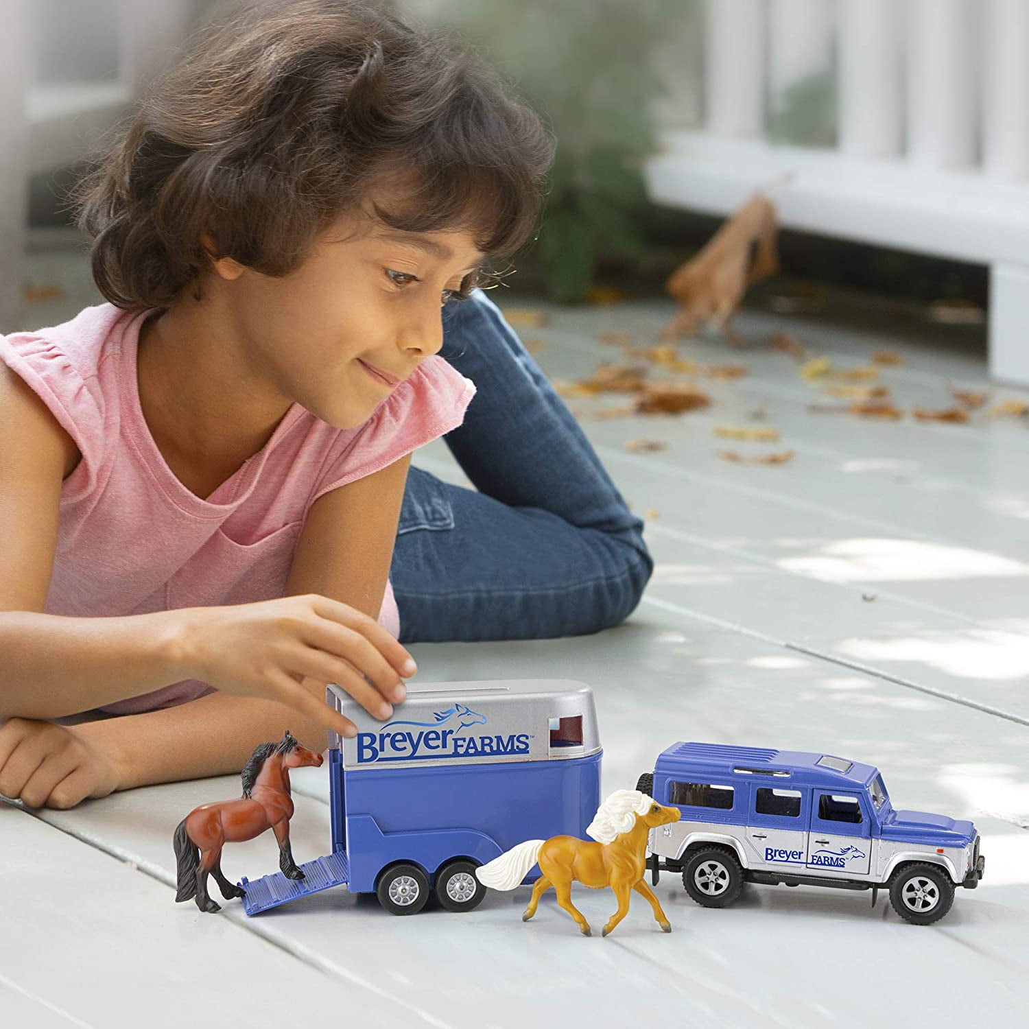 Breyer Farms Land Rover and Tag-a-Long Trailer Playset with 2 Stablemates Horses (Multi, 1:32 Scale) v5vrs