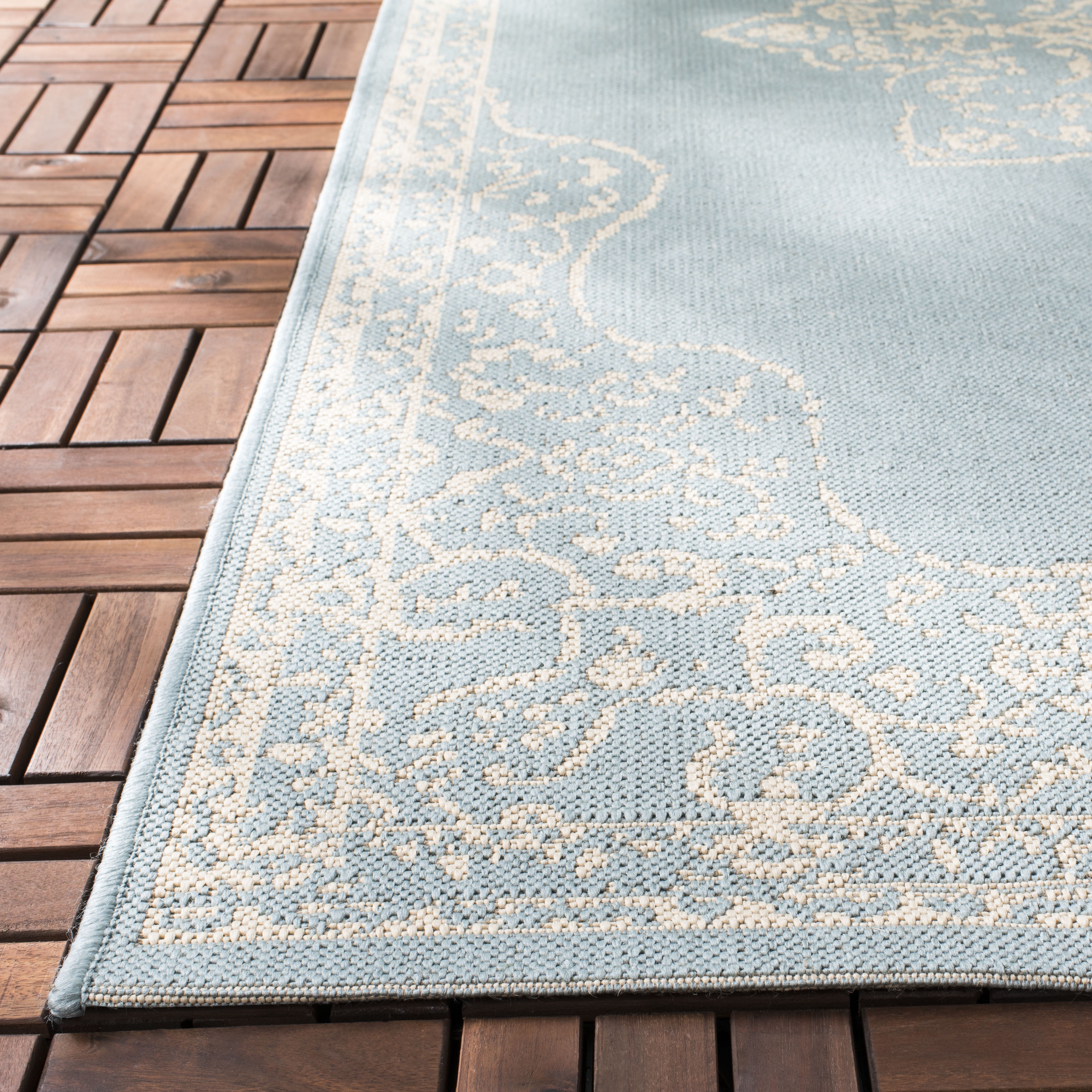 Safavieh Beach House Janine Medallion Indoor/Outdoor Area Rug (Cream/Aqua, 2 ft 2 in x 4 ft) 07w0e