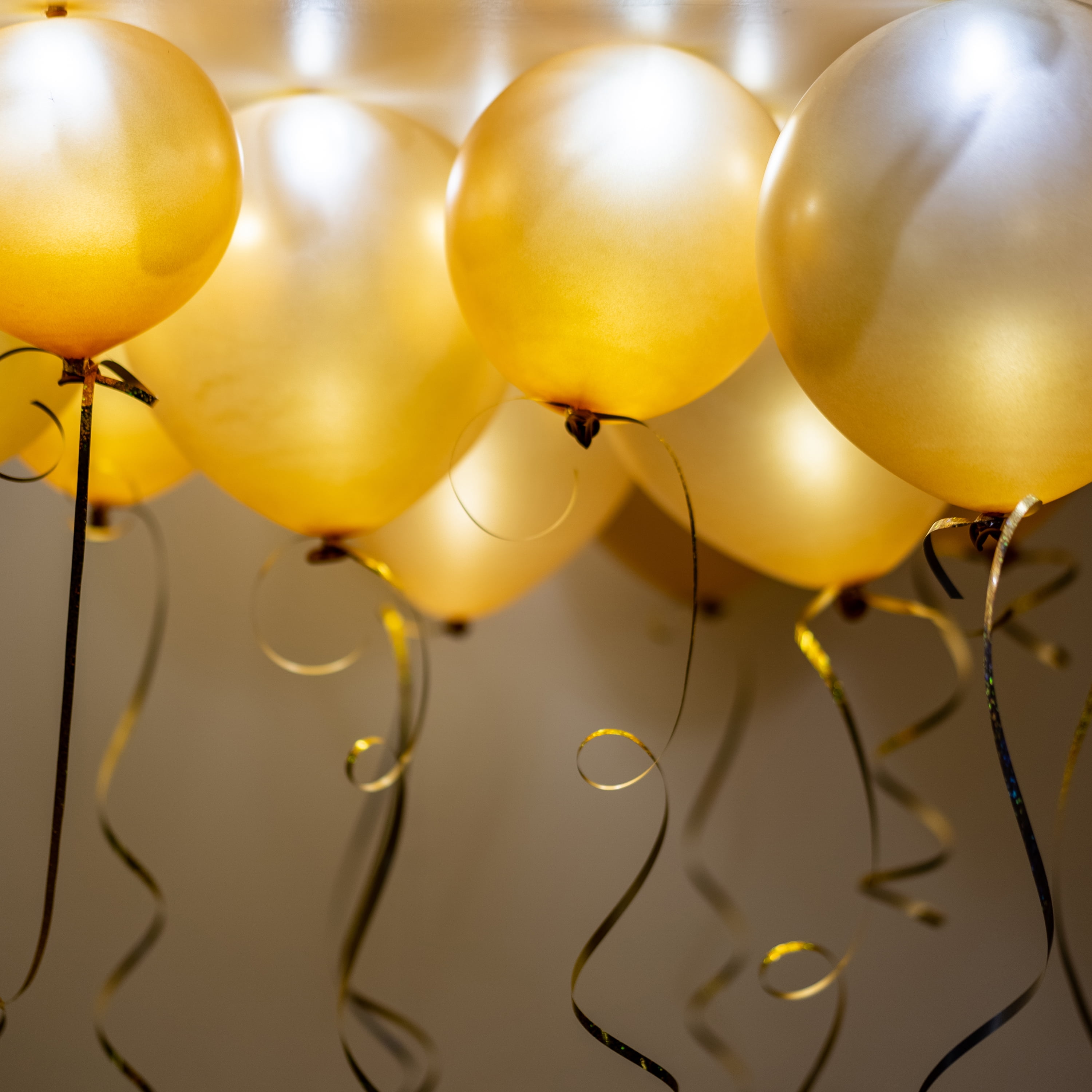 illooms LED Light-Up Latex Party Balloons (Metallic Gold, 15 Pack) 0azpw