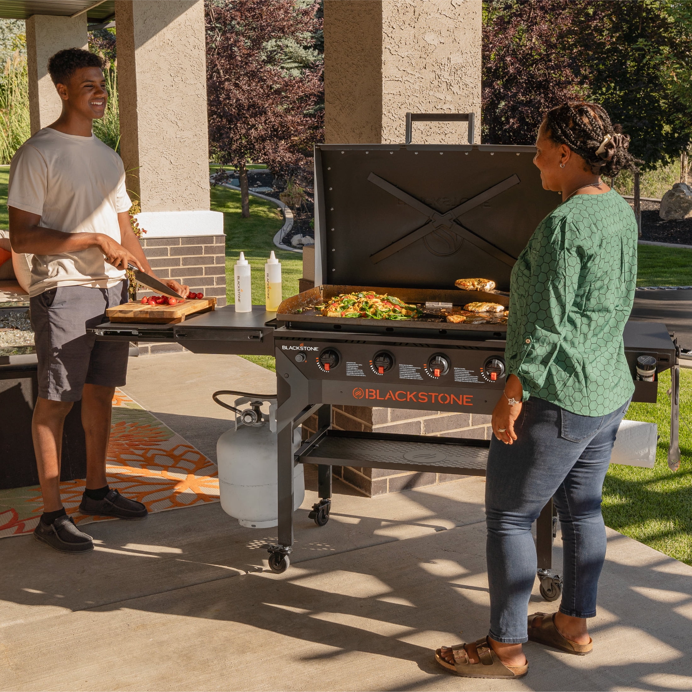 Blackstone Iron Forged 4-Burner Liquid Propane Outdoor Griddle with Hood (Black, 36 in) 46574