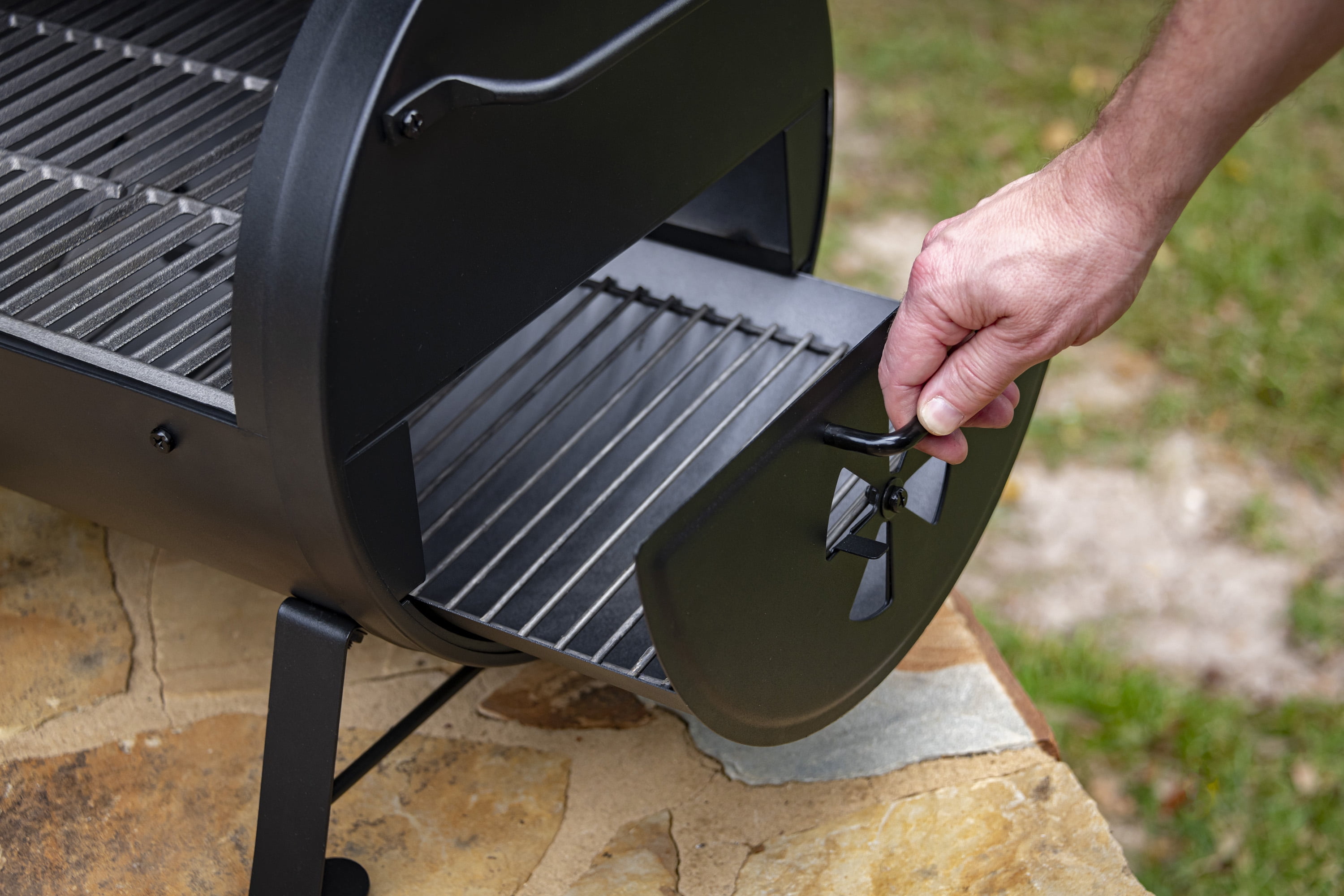 Charbroil American Gourmet Charcoal Tabletop Grill and Offset Firebox (Black, 260 sq in) 5ih7m