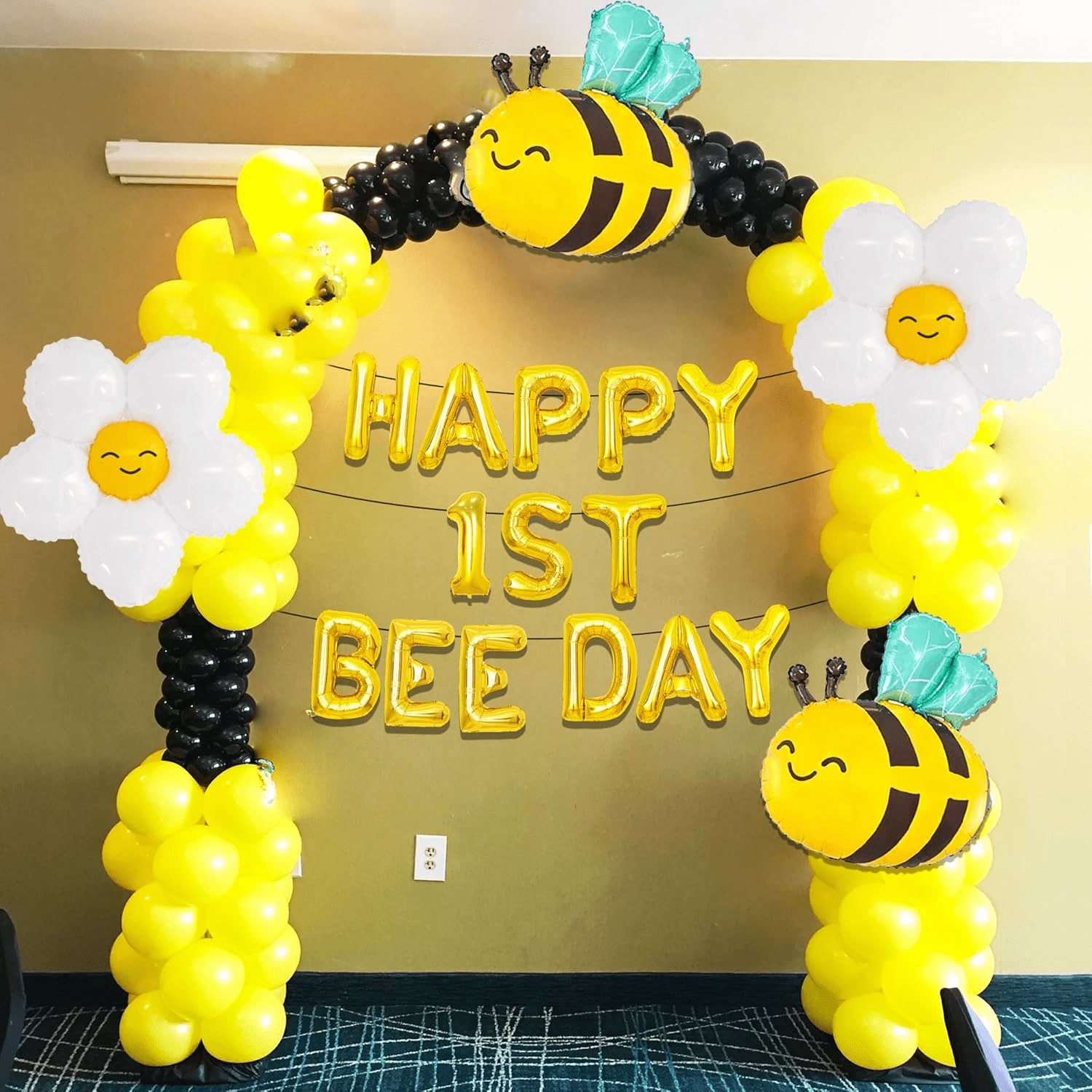 Roaring Good Time Bumble Bee First Birthday Party Balloon Set (Yellow, 5 Piece) ysnlq