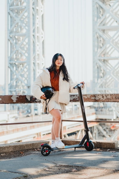 Hover-1 Eagle Electric Folding Scooter, Portable Commuter with Built-in Suspension and LED Headlight (Black, 20.88 lb) 3omum