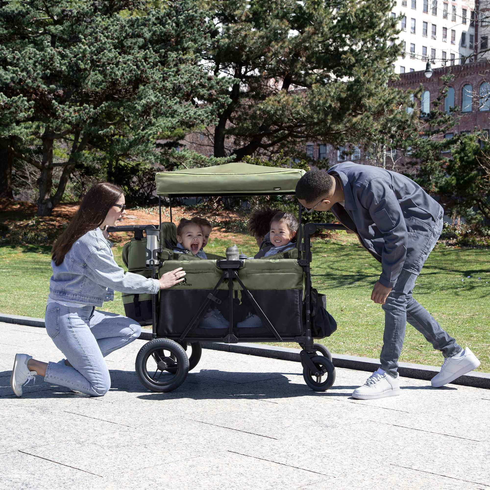 Jeep Wrangler Deluxe 4-Seater Stroller Wagon by Delta Children (Black/Green, 41 in L x 30.25 in W x 51 in H) hed8z