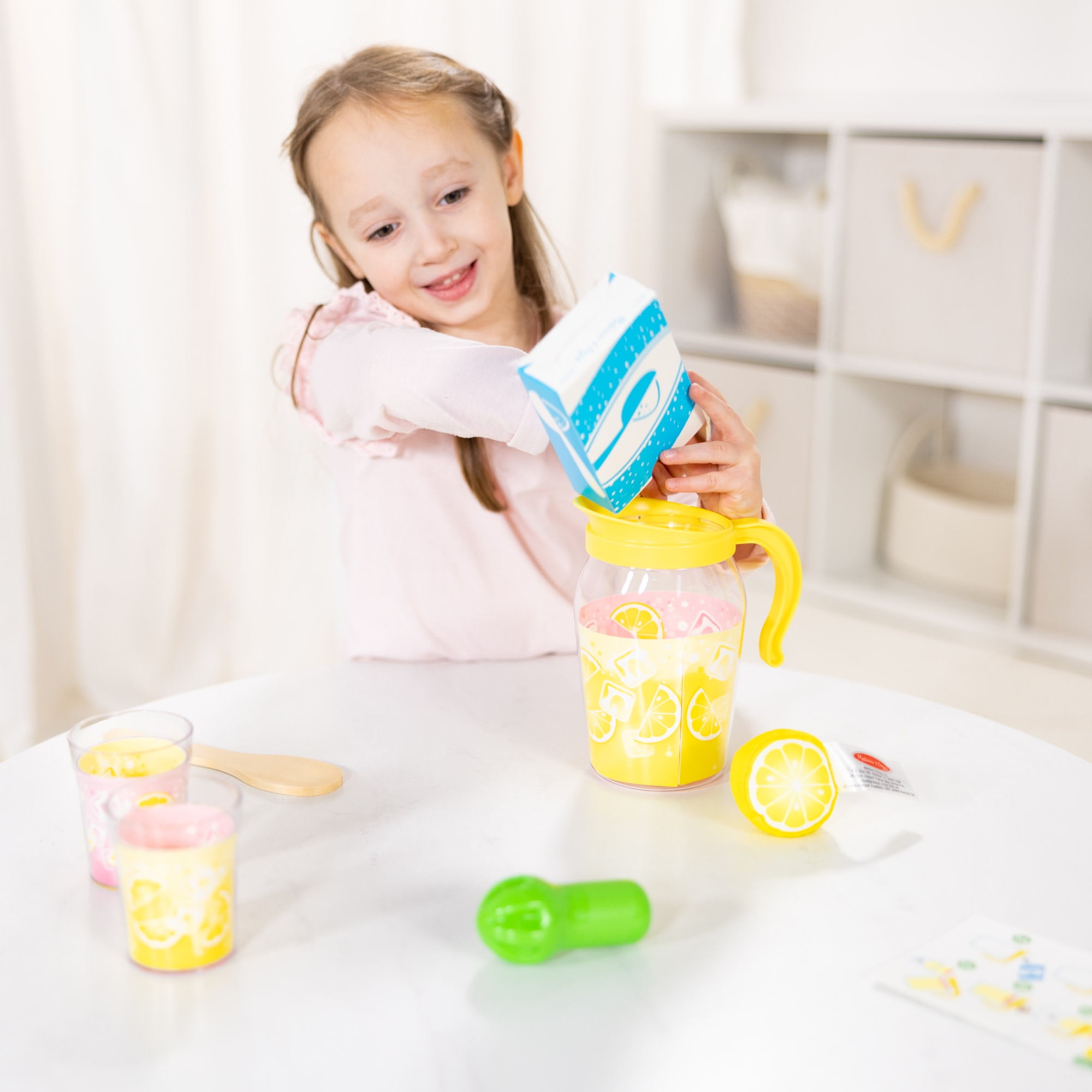 Melissa & Doug Lemonade Pretend Play Food and Drink Set (12 Pieces) h5mmz