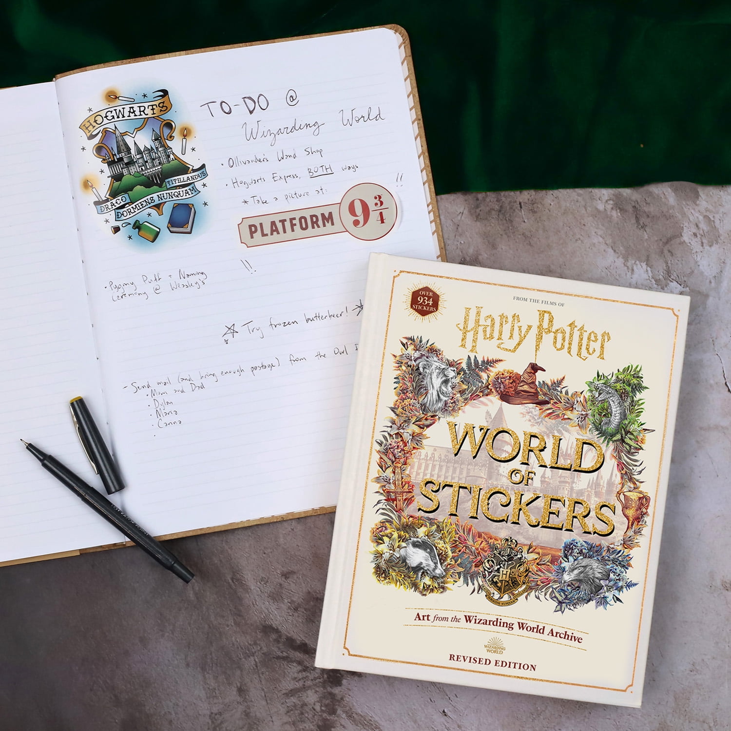 Thunder Bay Press Harry Potter World of Stickers (Hardcover, 1 Book) blt78